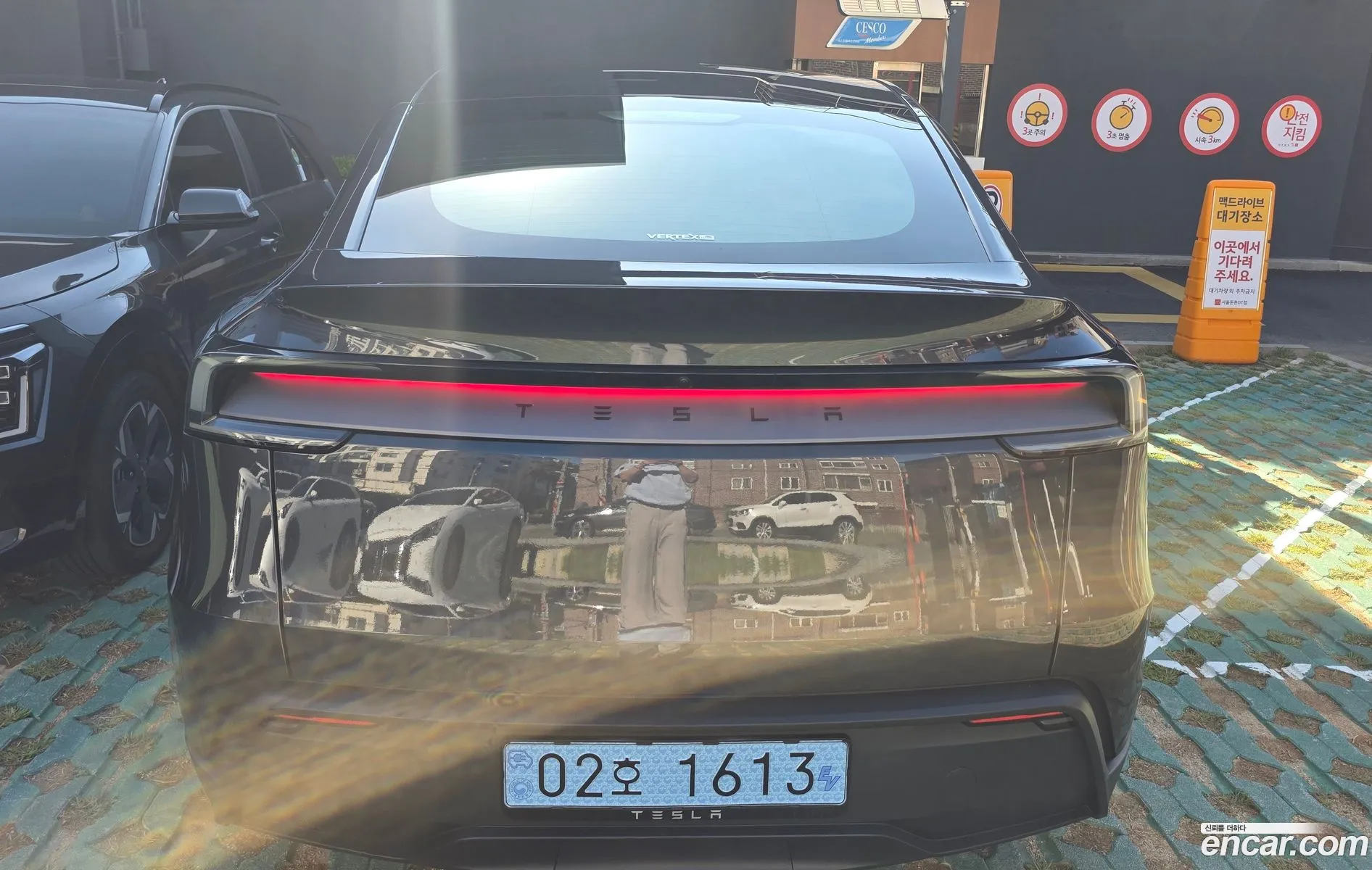 Tesla Model Y 2025 — 6