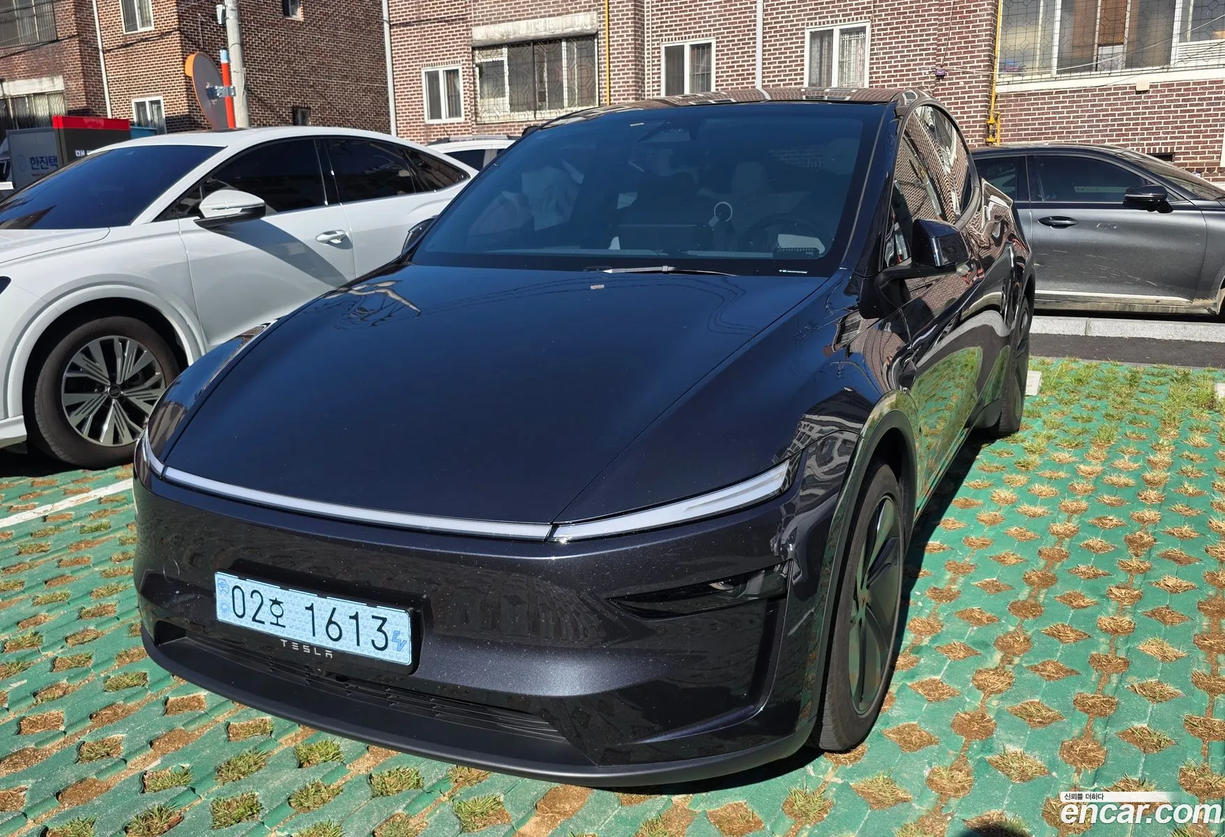 Tesla Model Y 2025 — 4