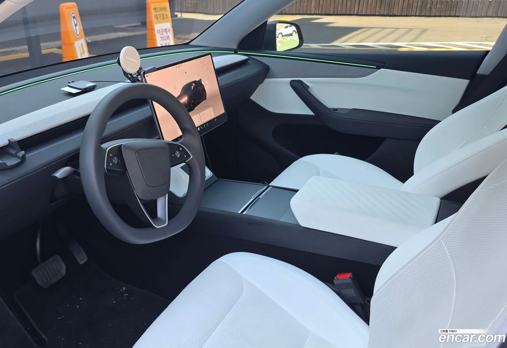 Tesla Model Y 2025 — 5