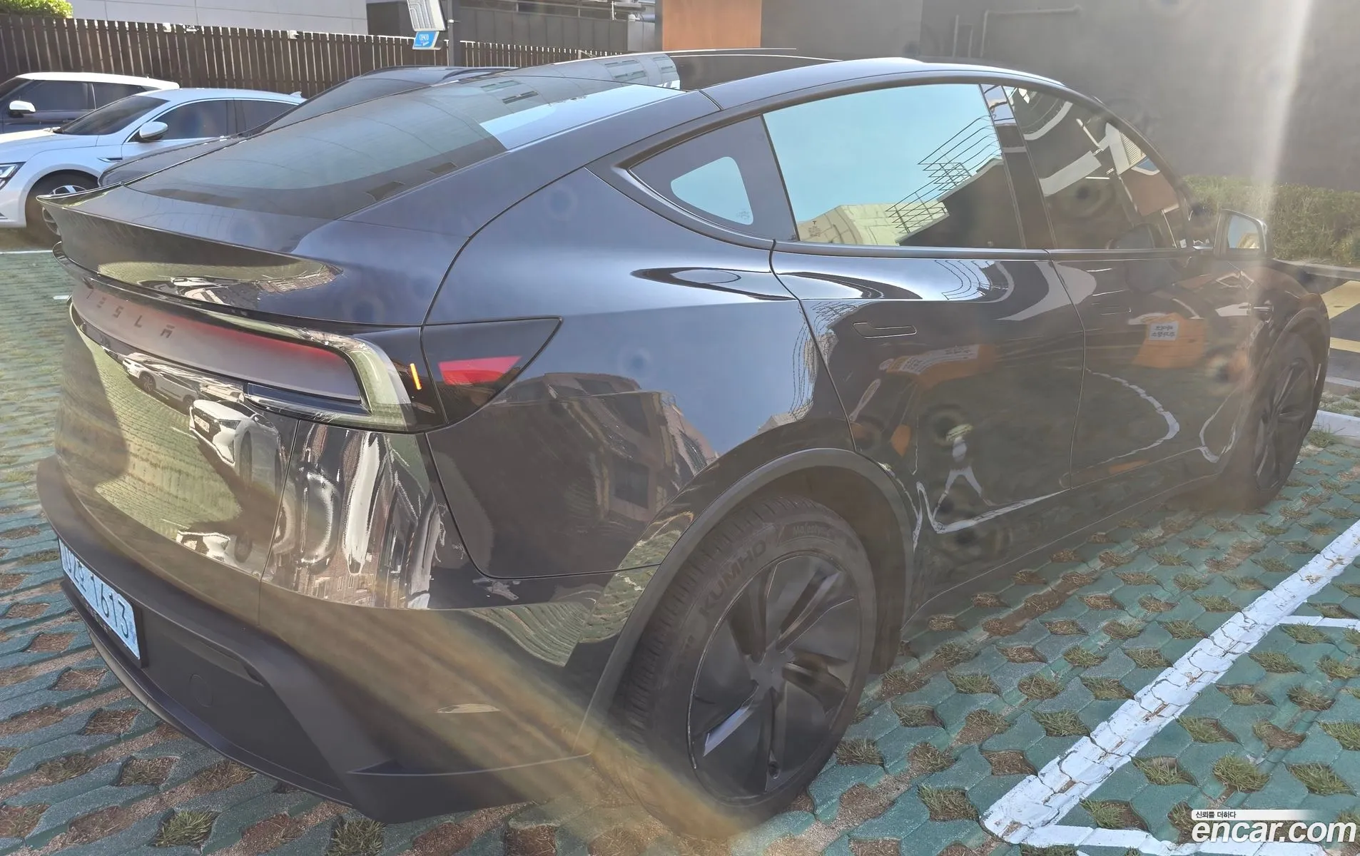 Tesla Model Y 2025 — 3