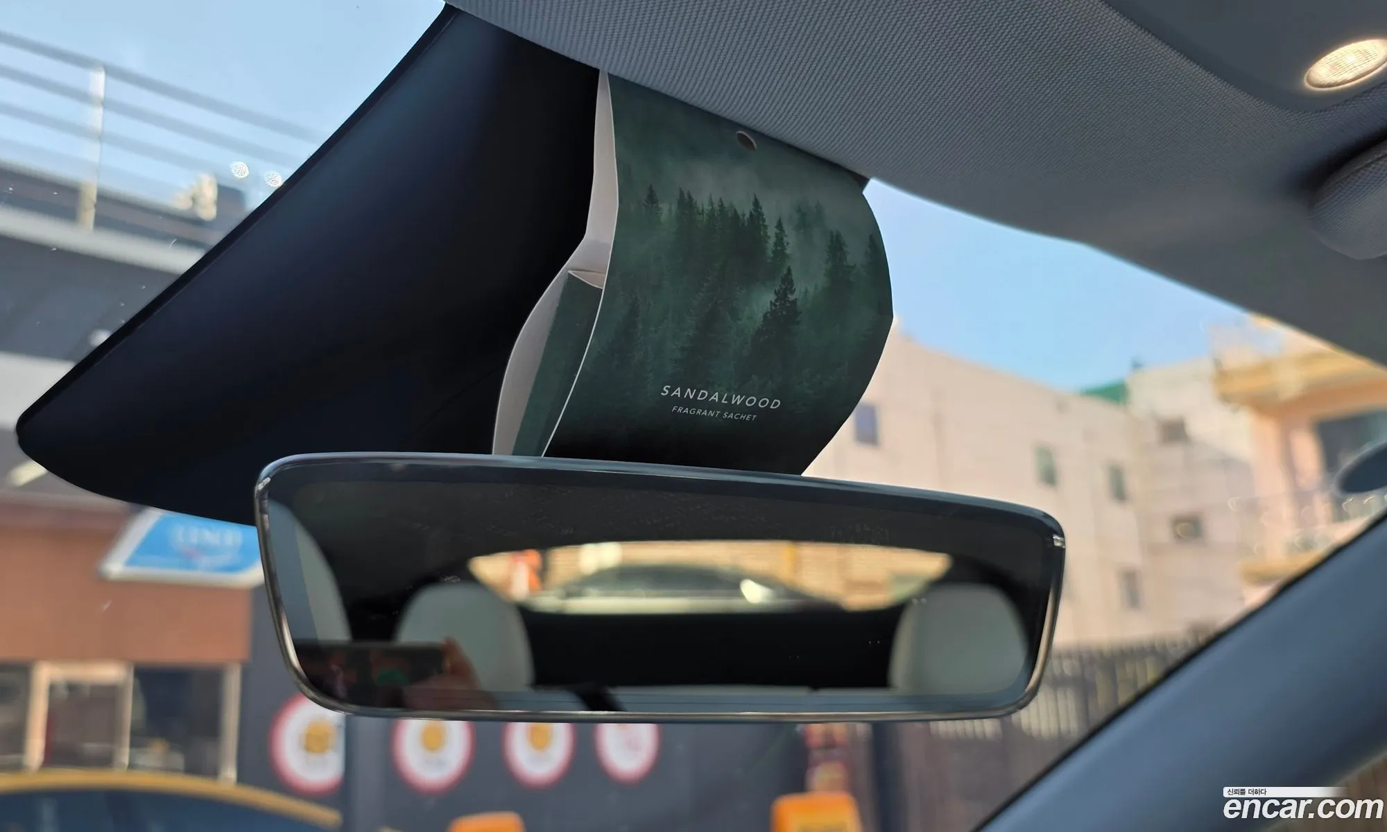 Tesla Model Y 2025 — 10