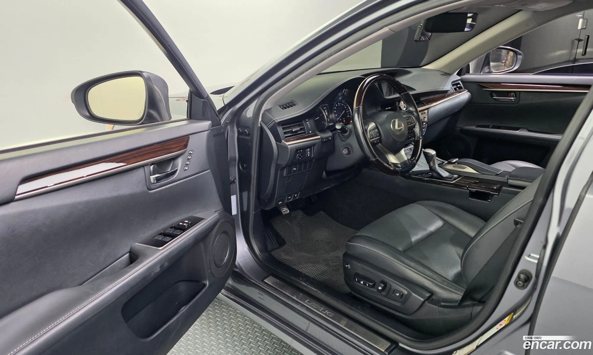 Lexus ES350 2017 — 18