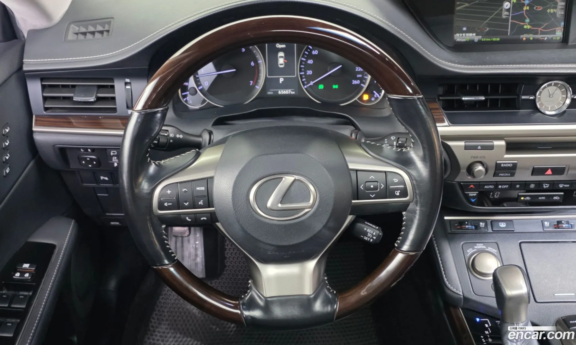 Lexus ES350 2017 — 13