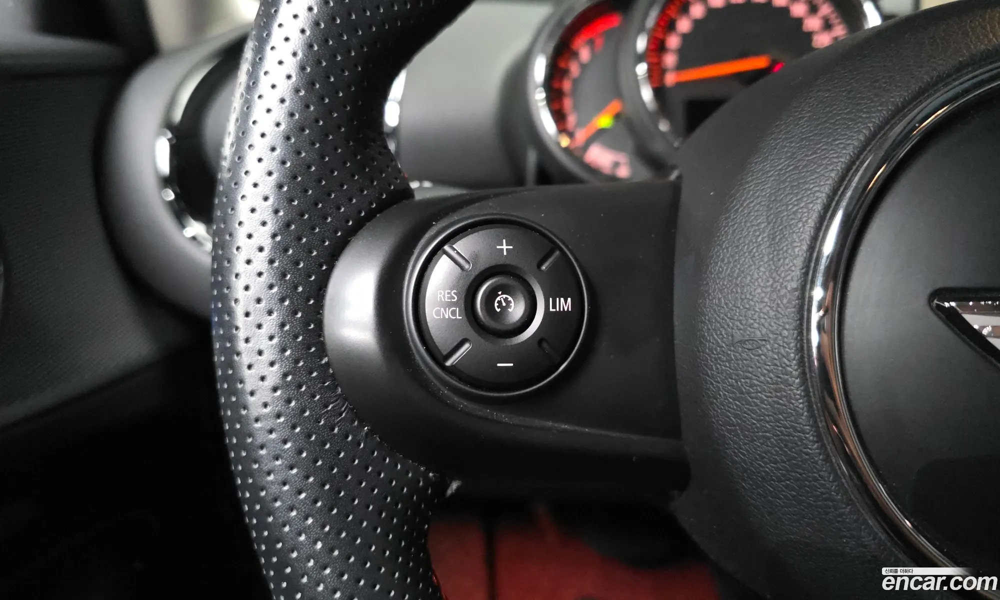 Mini Cooper Clubman 2017 WMWLN5109J2G10866 — 19