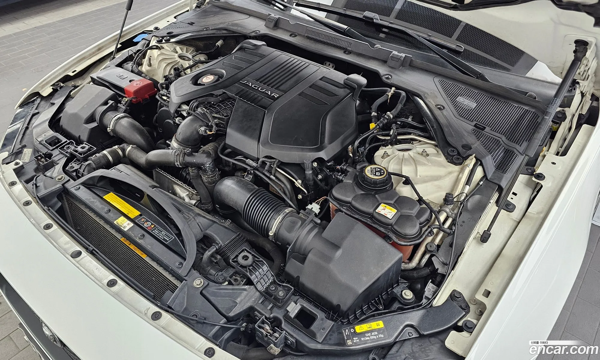 Jaguar XF 2017 SAJBB4BK2HCY27177 — 4