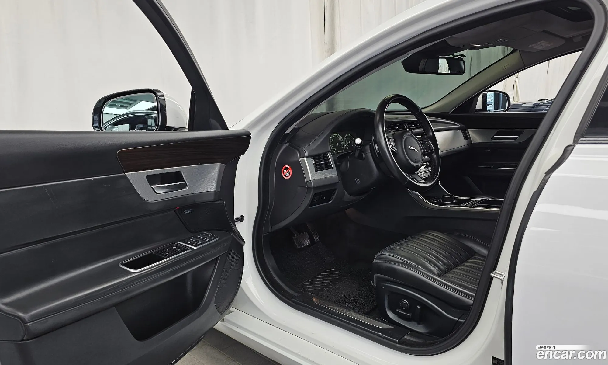 Jaguar XF 2017 SAJBB4BK2HCY27177 — 7