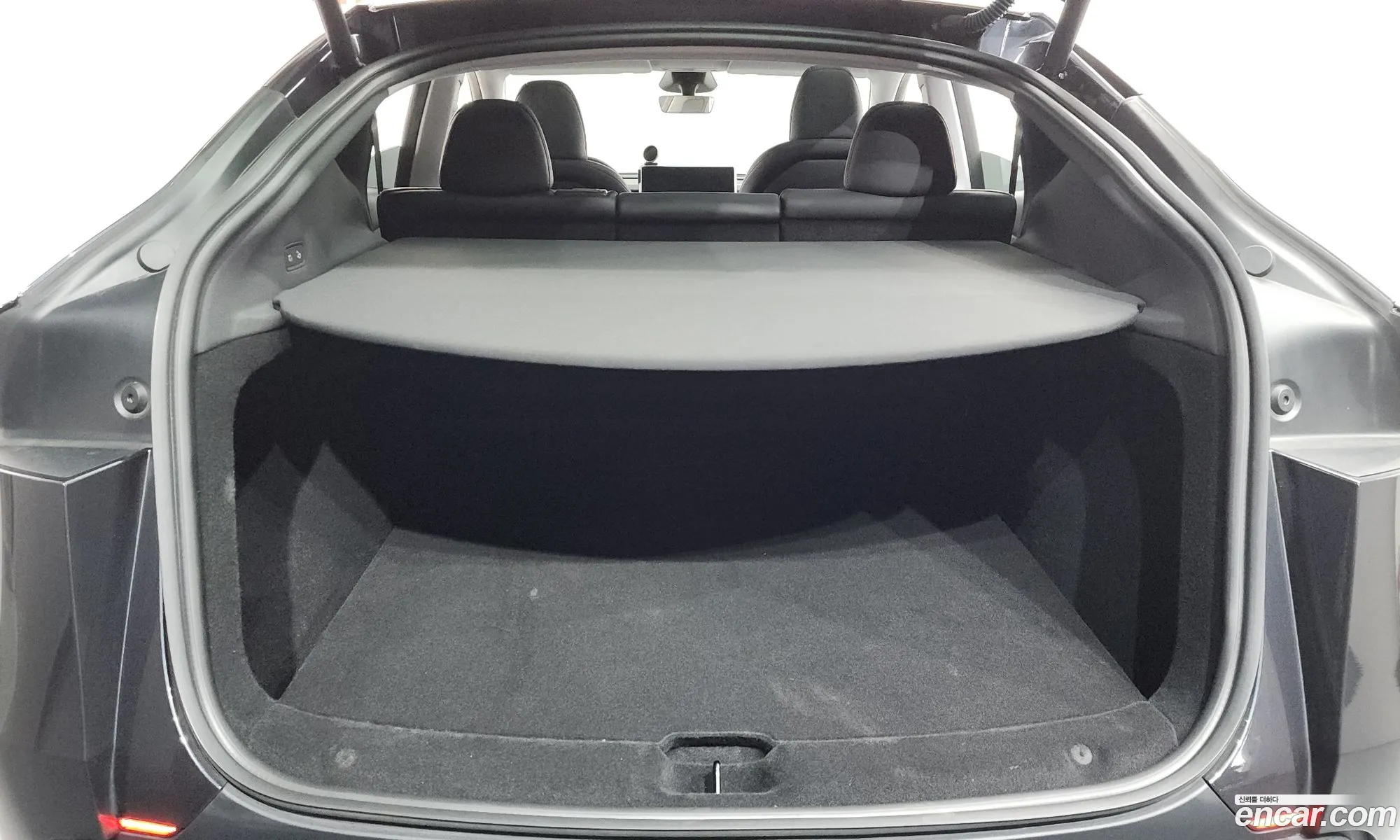 Tesla Model Y 2025 LRWYGCFJ1SC137270 — 24