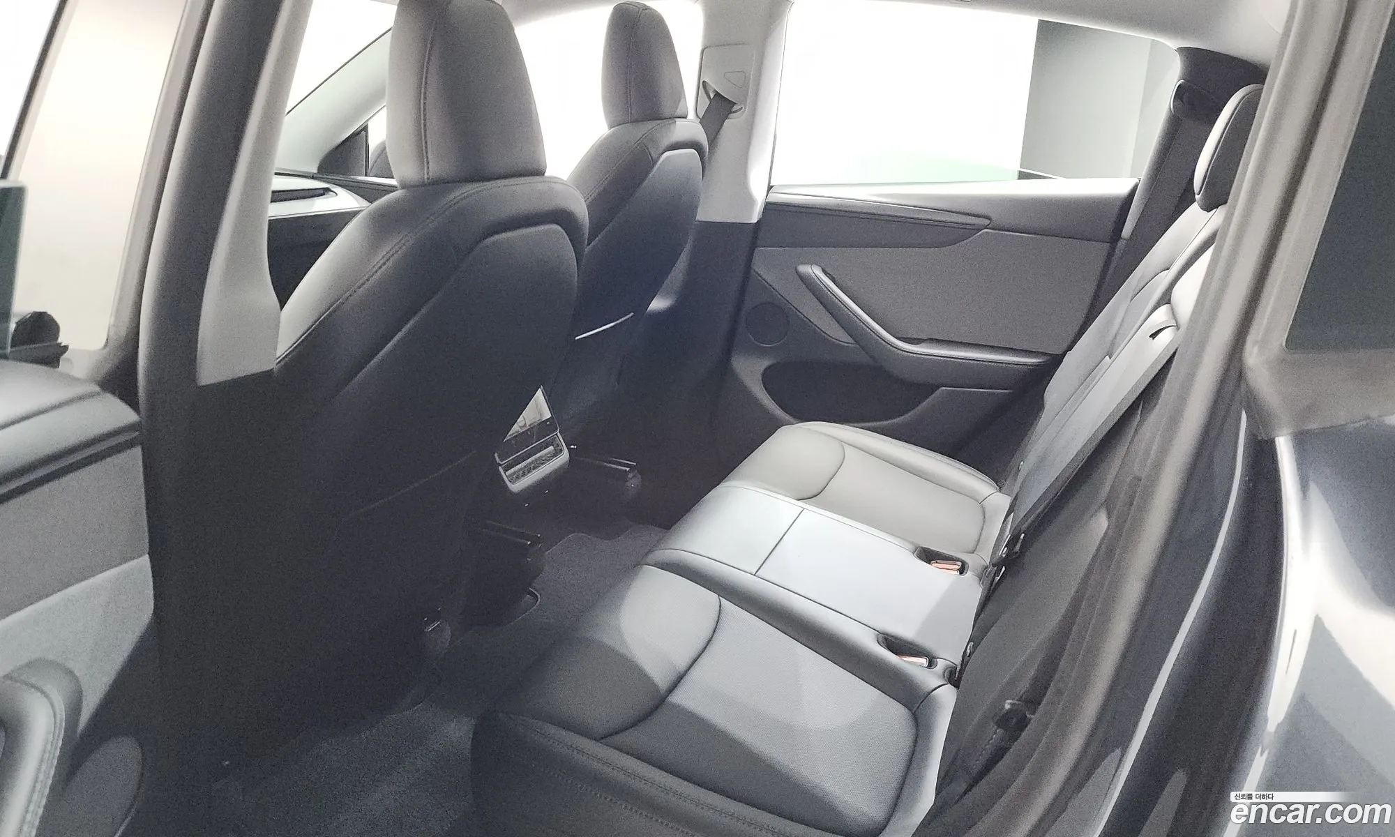 Tesla Model Y 2025 LRWYGCFJ1SC137270 — 5