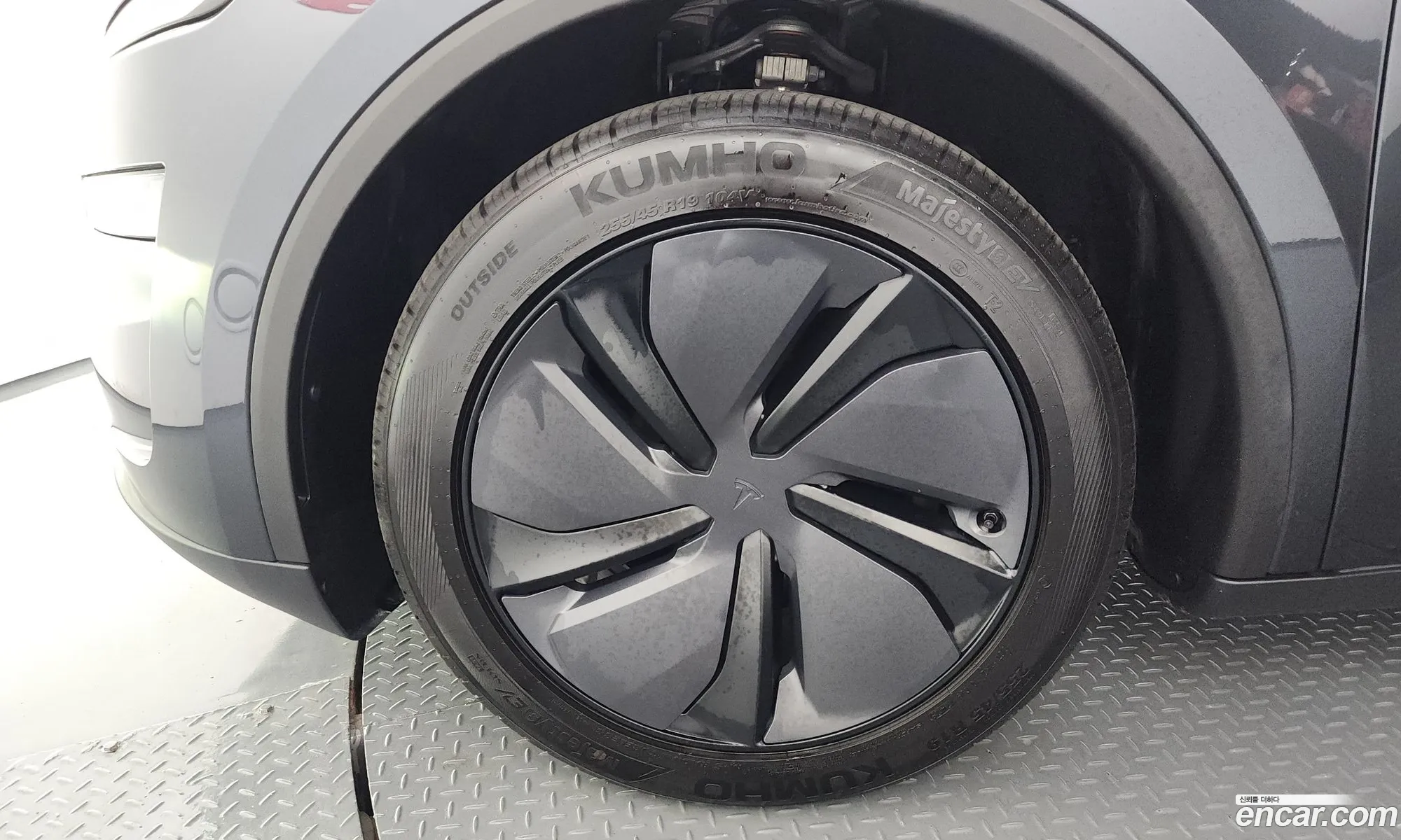 Tesla Model Y 2025 LRWYGCFJ1SC137270 — 23