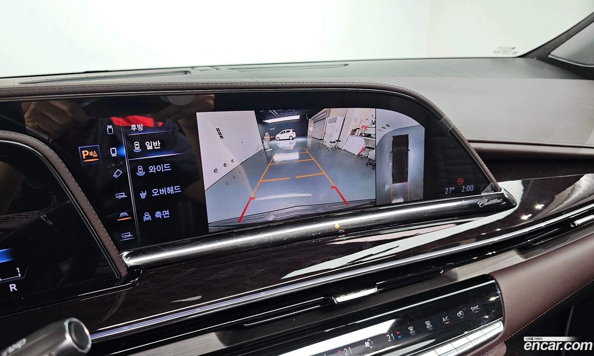 Cadillac Escalade 2023 — 12