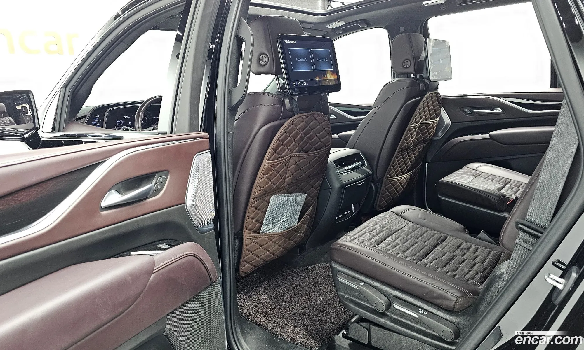 Cadillac Escalade 2023 — 27