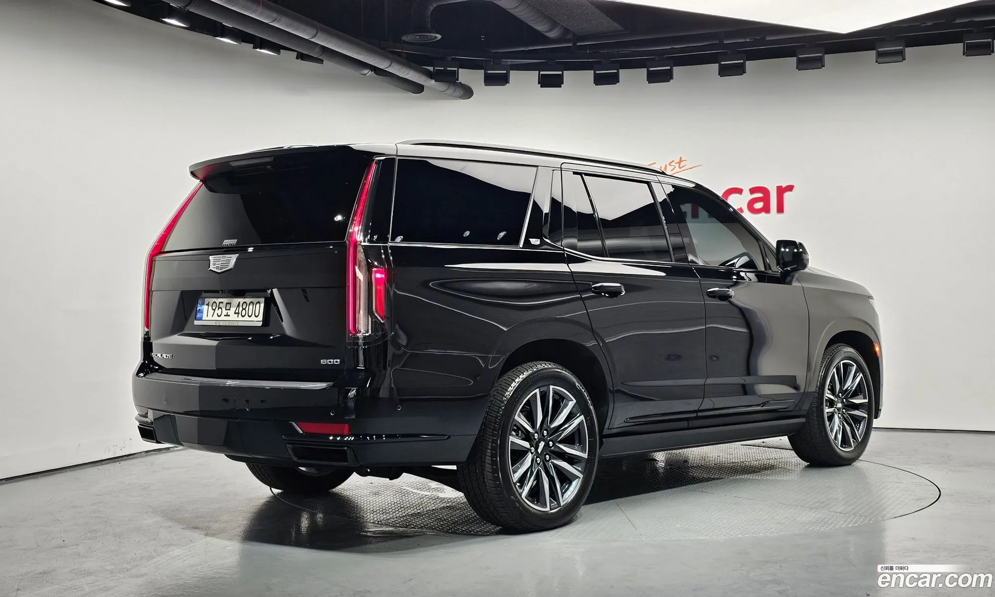 Cadillac Escalade 2023 — 24