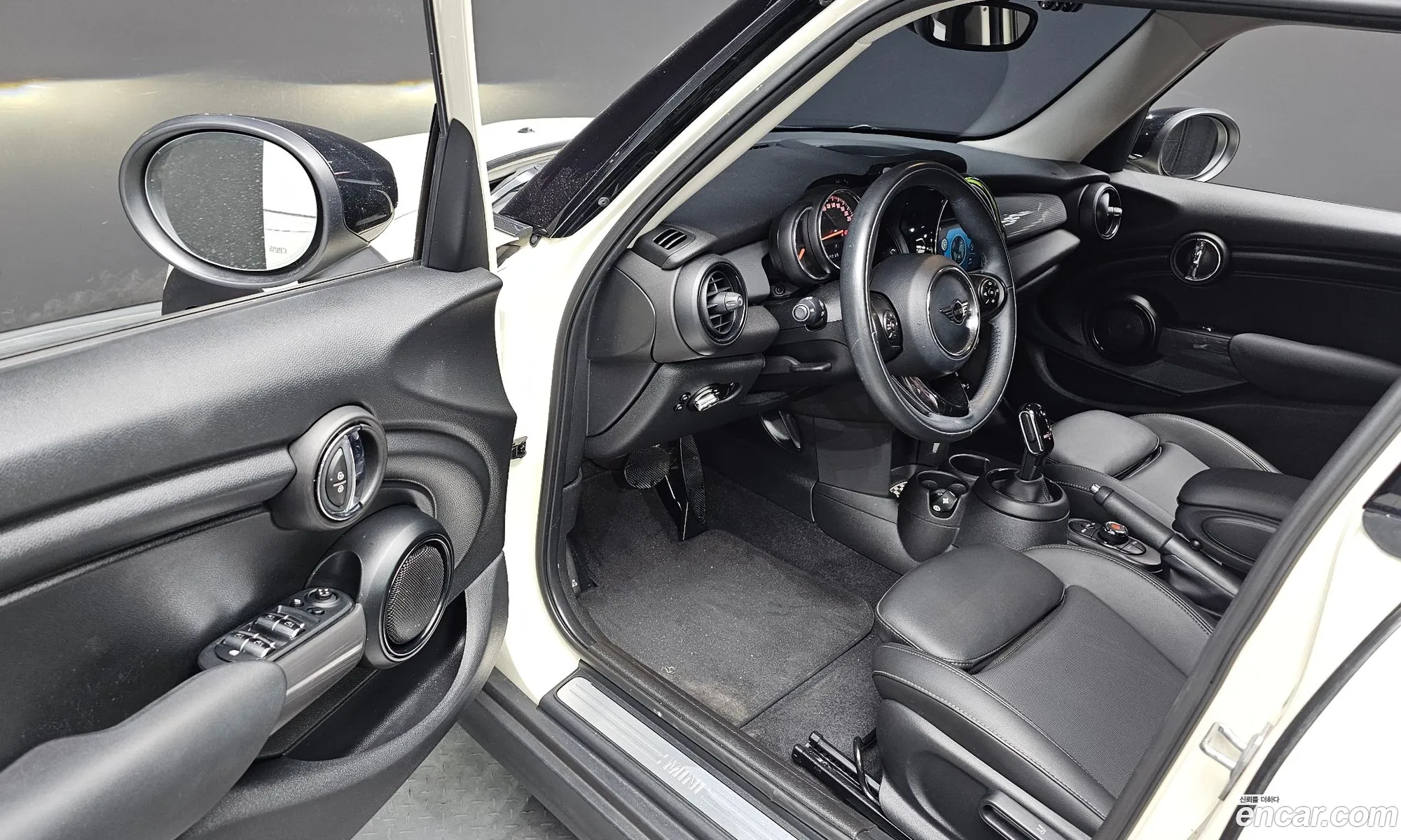 Mini Cooper 2019 WMWXV7102L2L83002 — 2