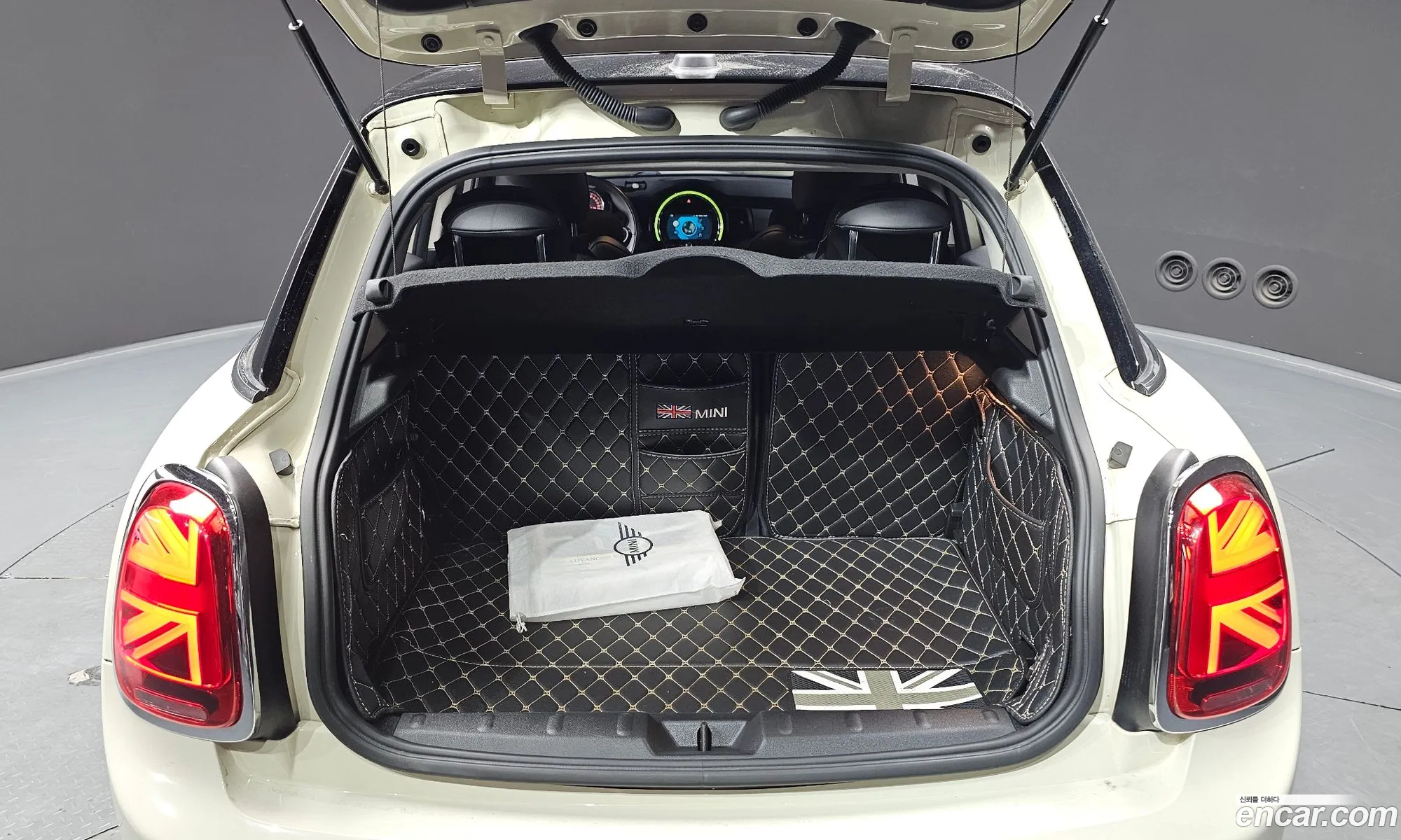 Mini Cooper 2019 WMWXV7102L2L83002 — 4
