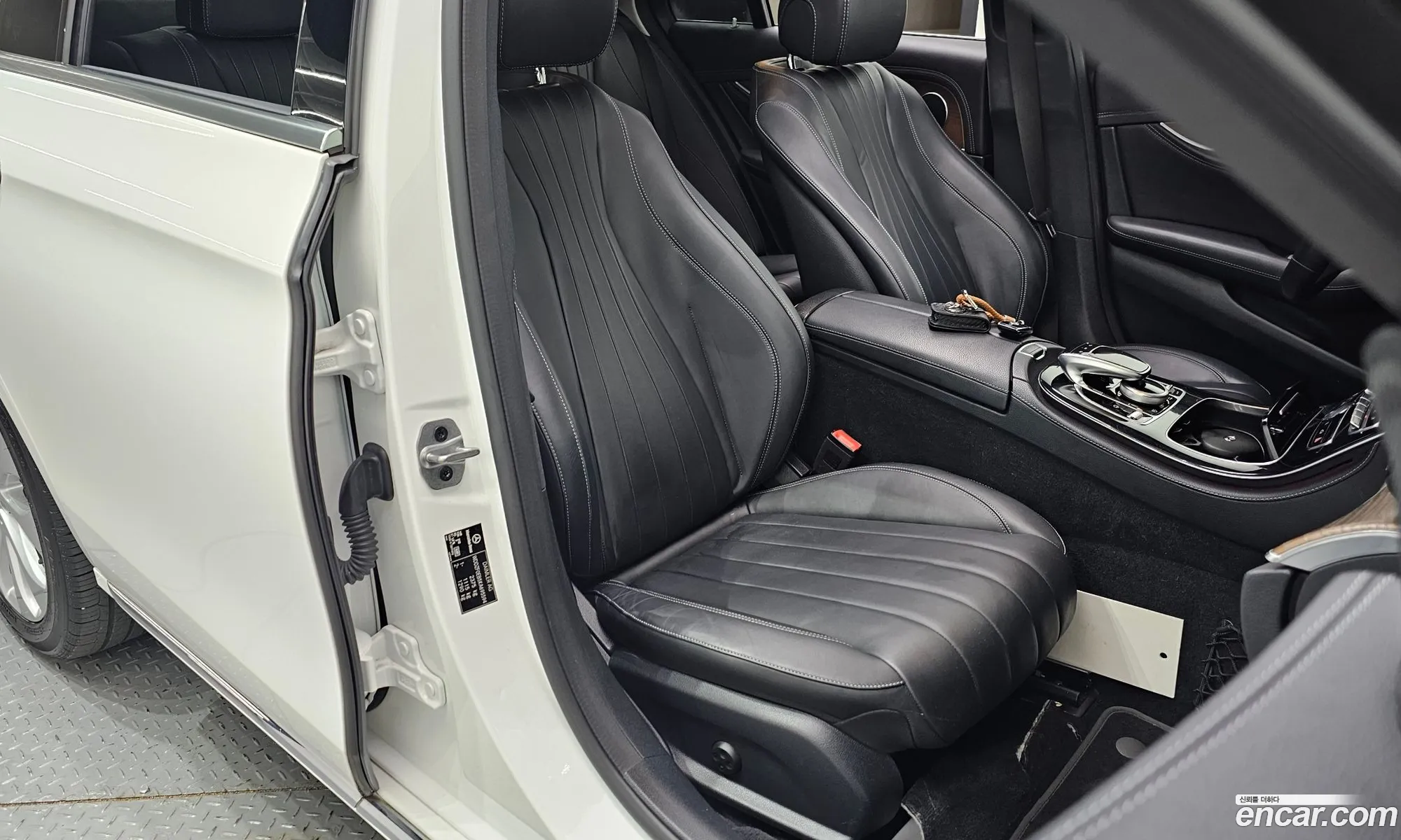 Mercedes-Benz E-Class W213 2019 WDDZF0EB5KA695594 — 3