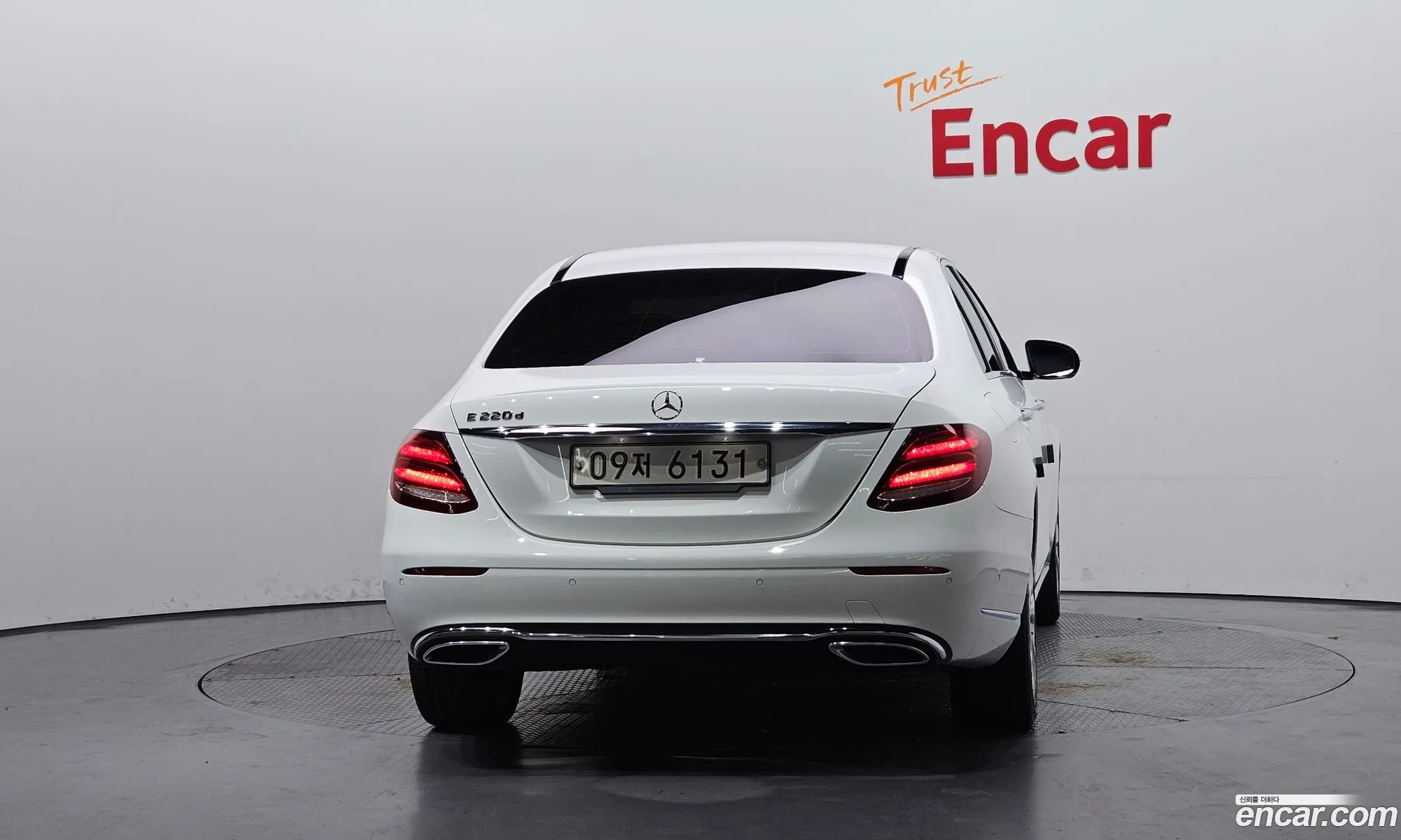 Mercedes-Benz E-Class W213 2019 WDDZF0EB5KA695594 — 14