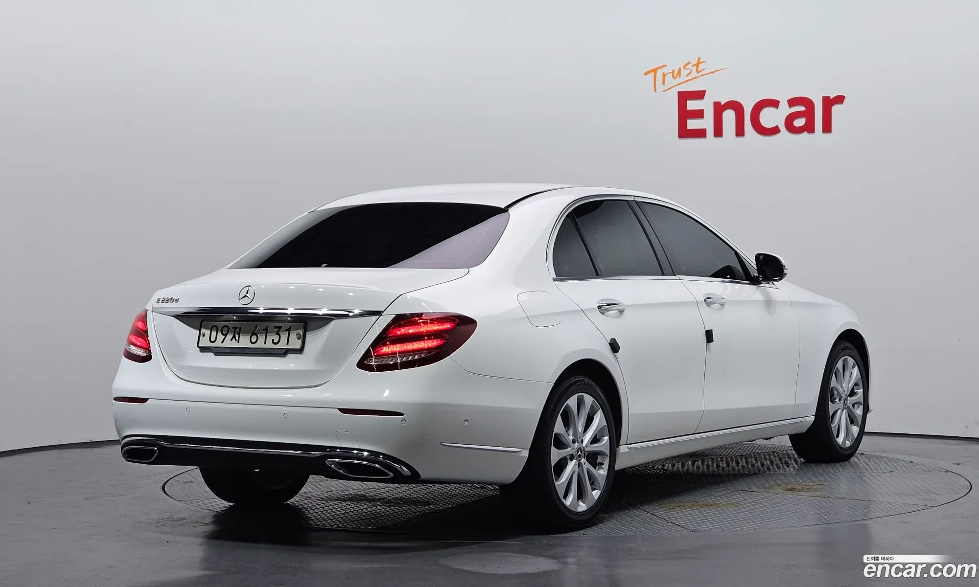 Mercedes-Benz E-Class W213 2019 WDDZF0EB5KA695594 — 18