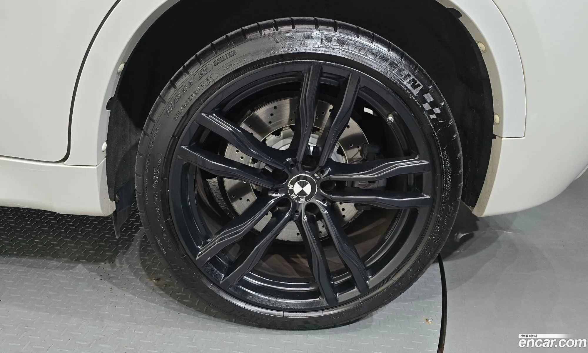 BMW X6 M 2017 11111111111111111 — 18