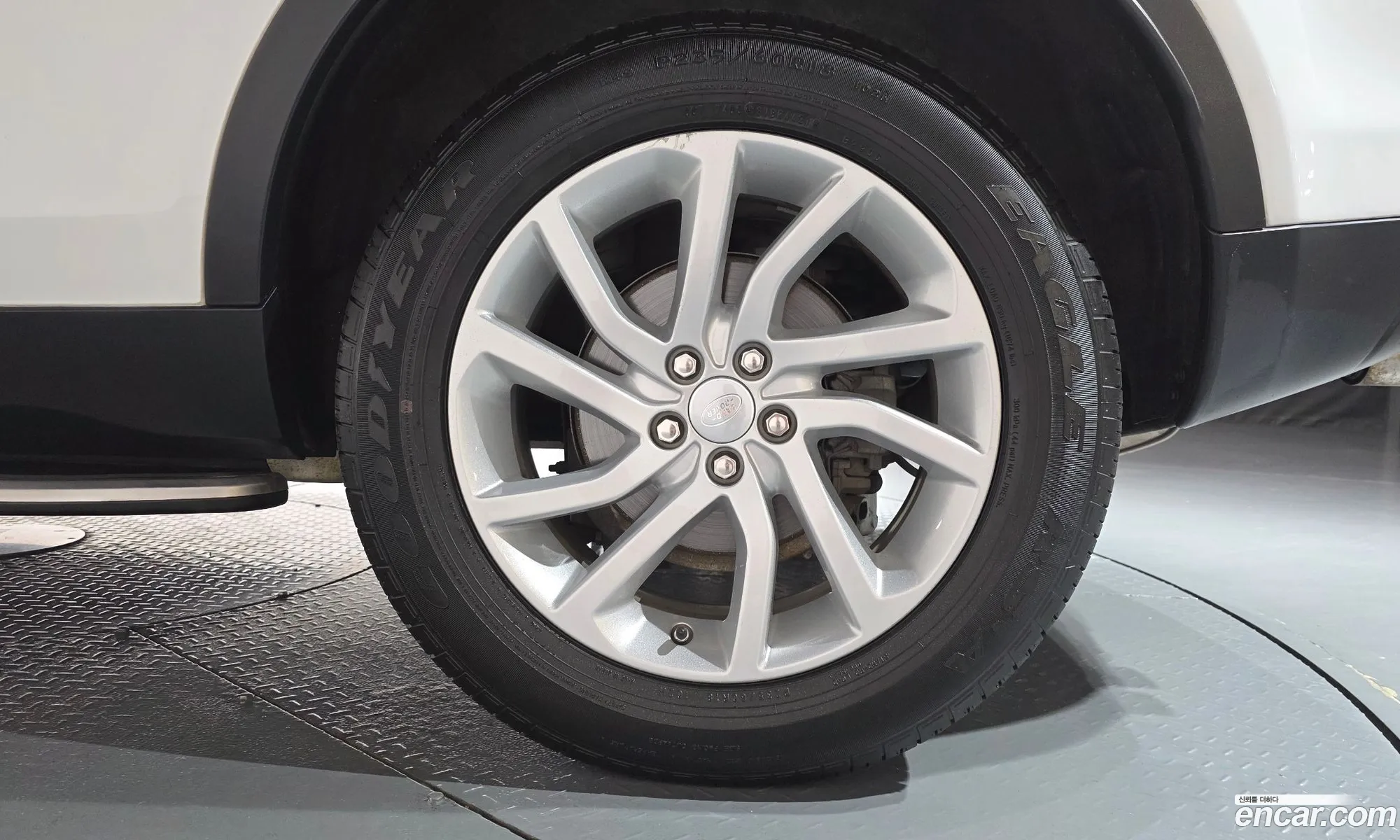 Land Rover Discovery Sport 2017 — 16