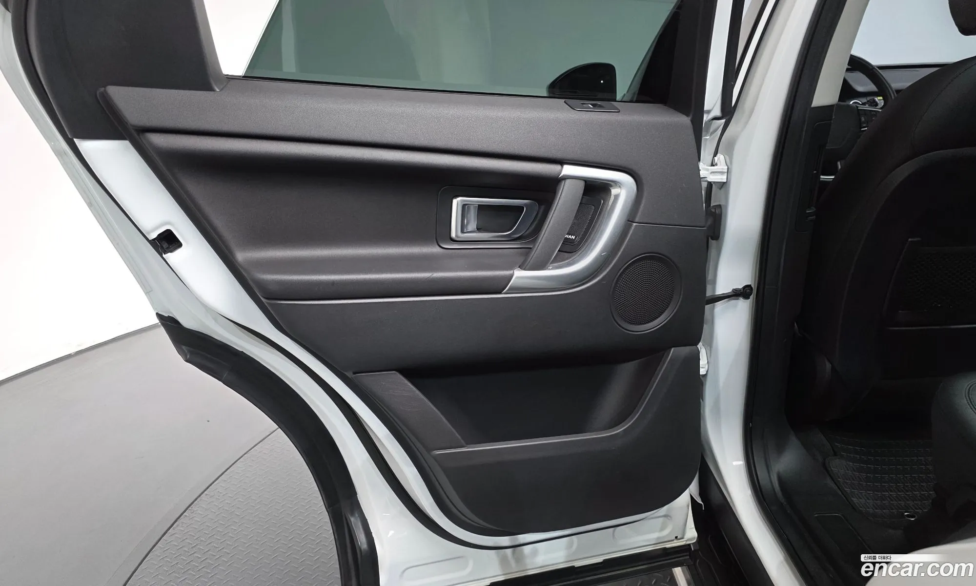 Land Rover Discovery Sport 2017 — 33