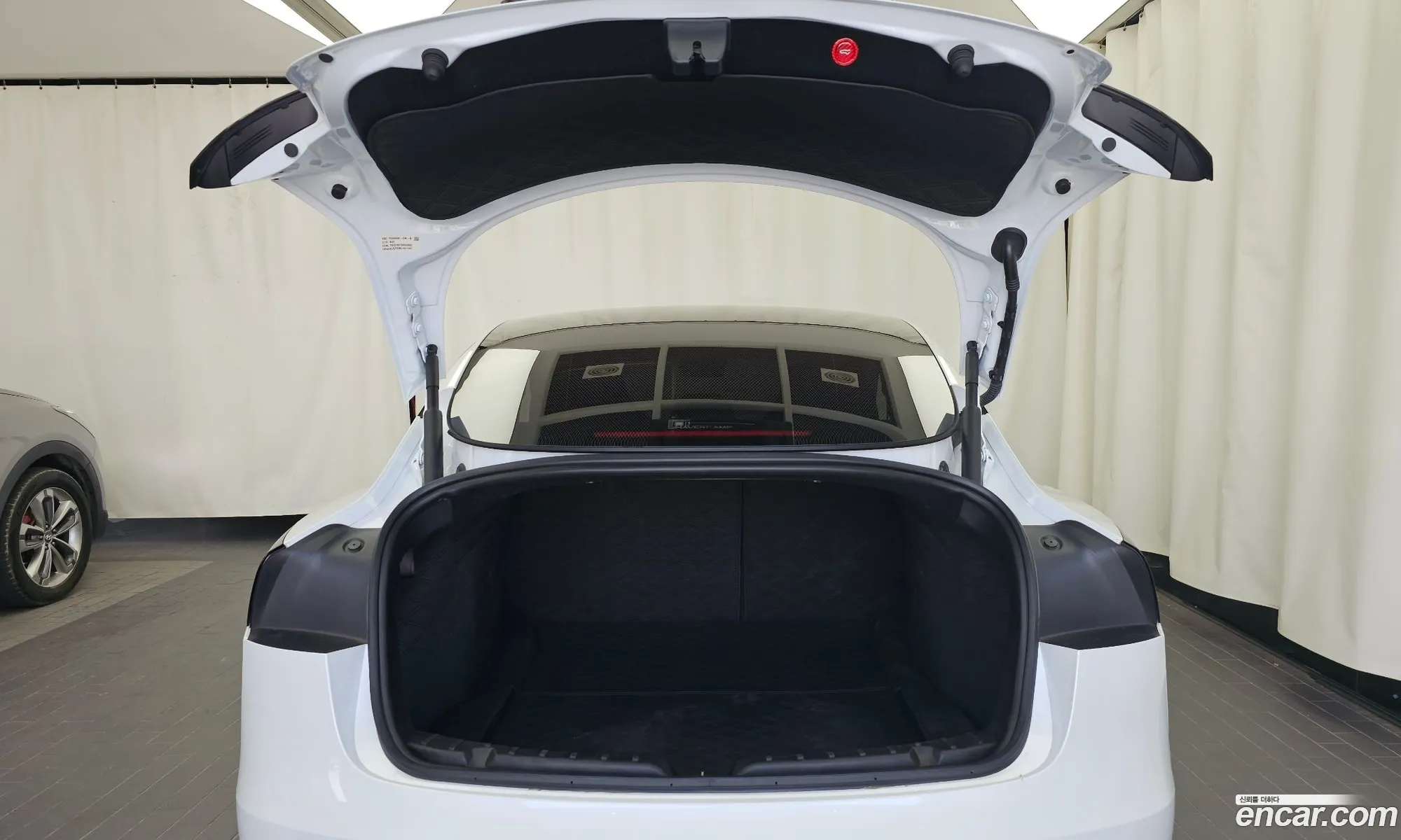Tesla Model 3 2024 LRW3E7ETXRC191140 — 8