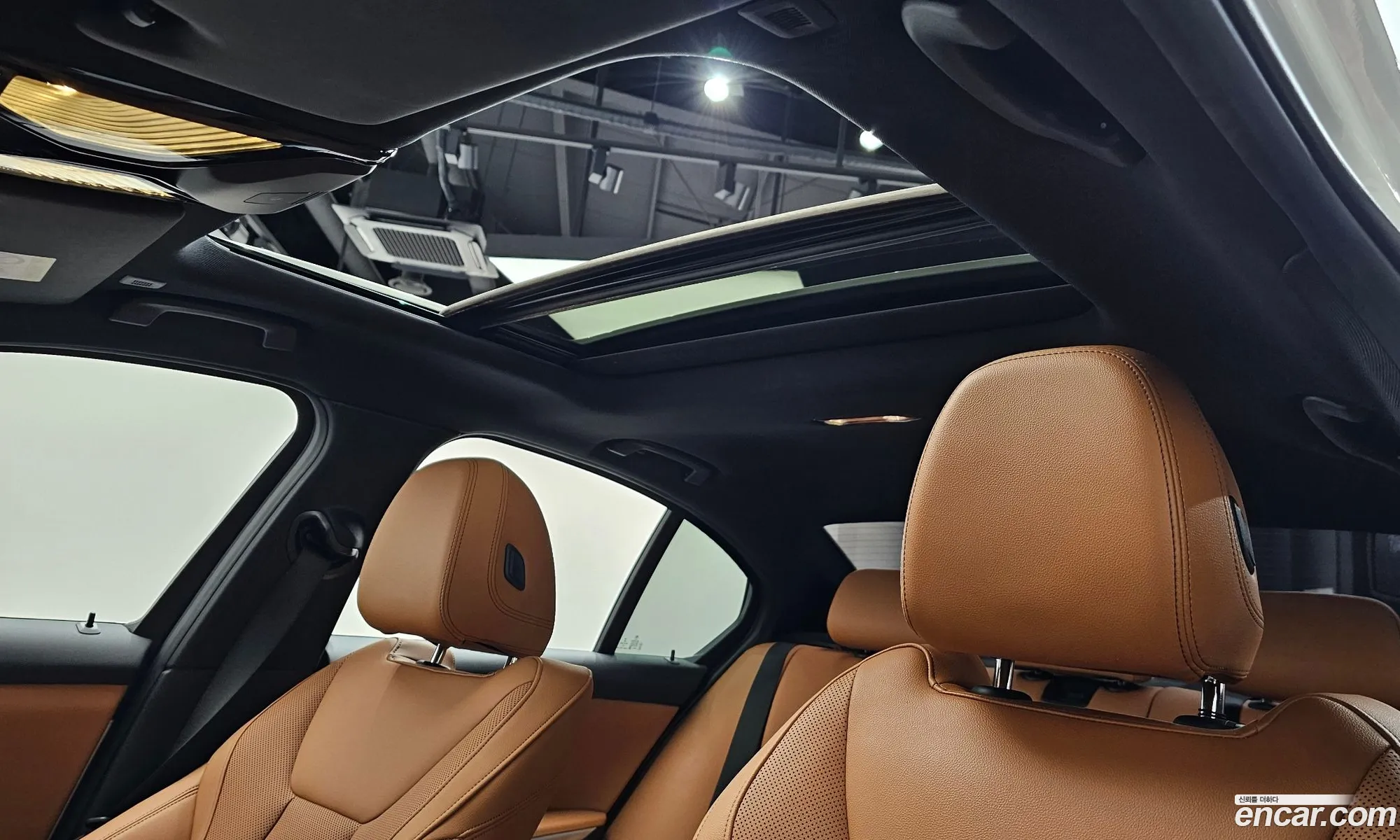 BMW 3 Series 2023 — 3