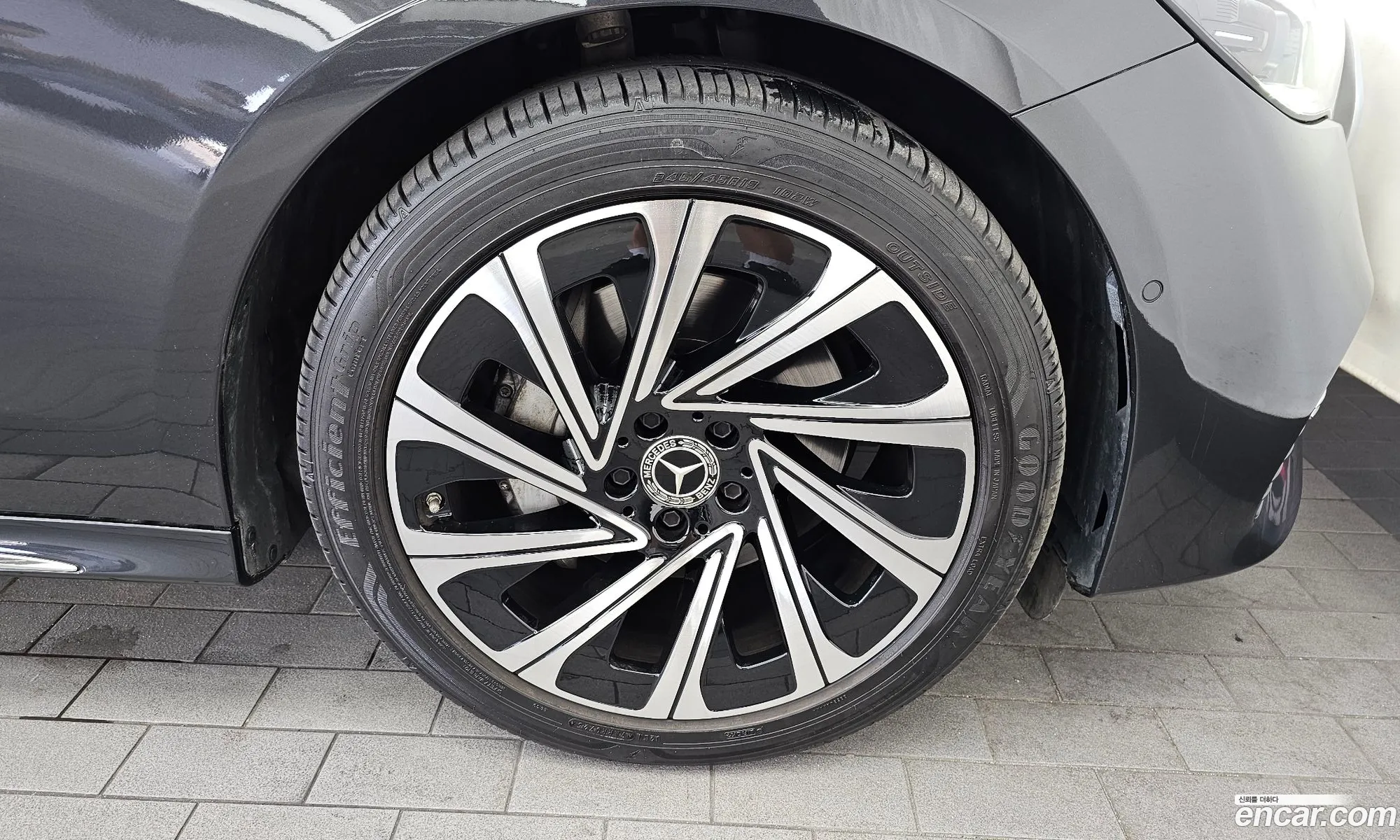 Mercedes-Benz E-Class W214 2024 — 13