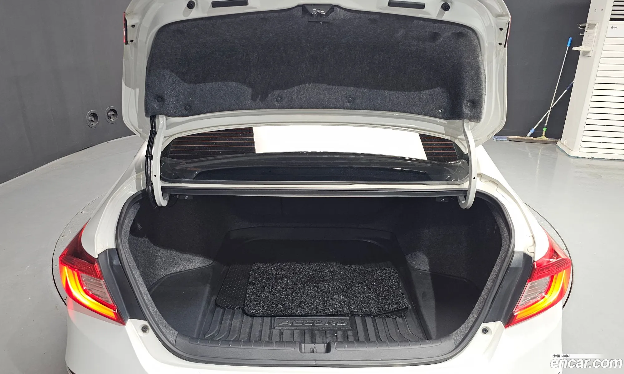 Honda Accord 10th Gen 2018 — 4