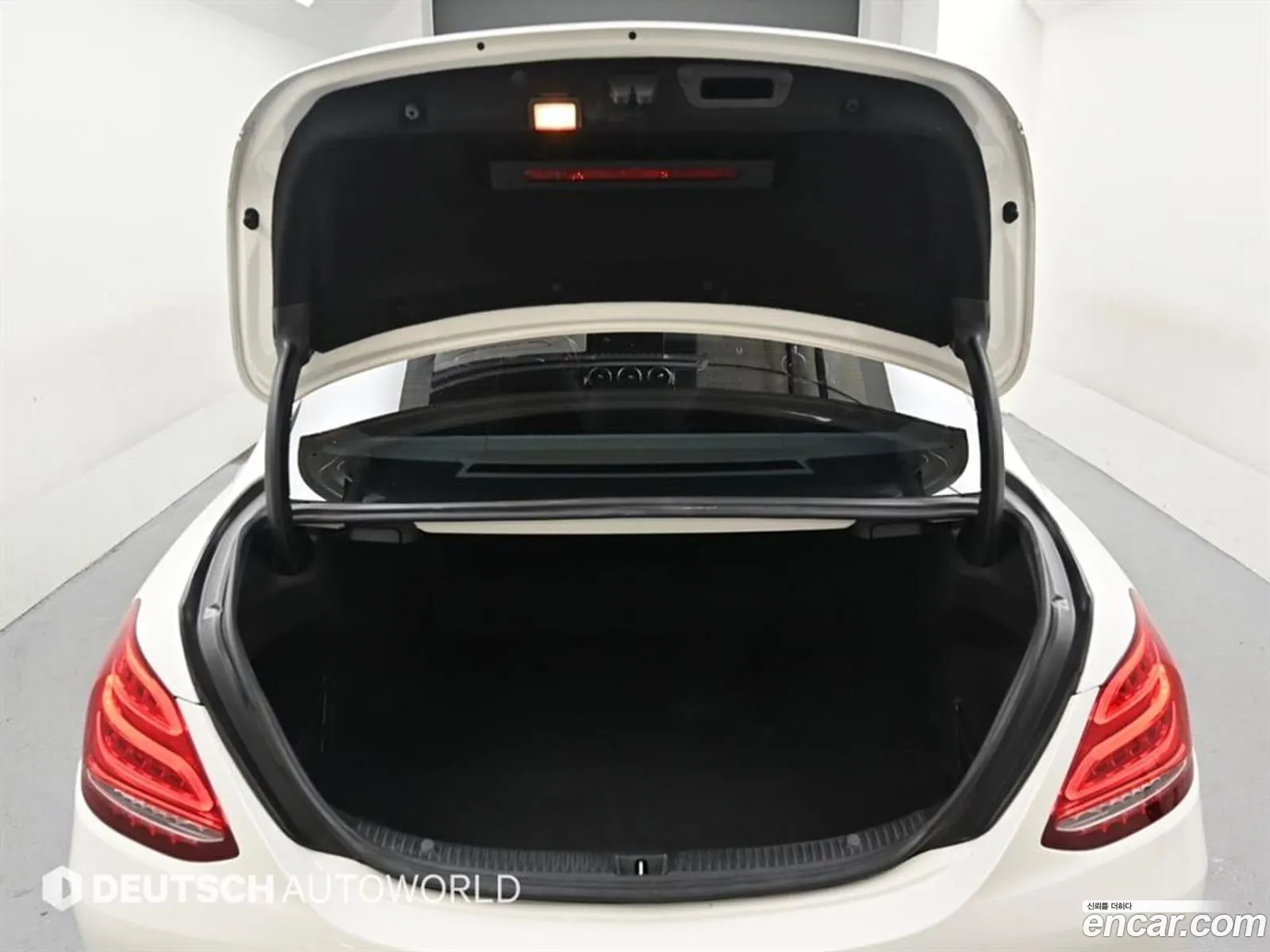 Mercedes-Benz C-Class W205 2015 — 18