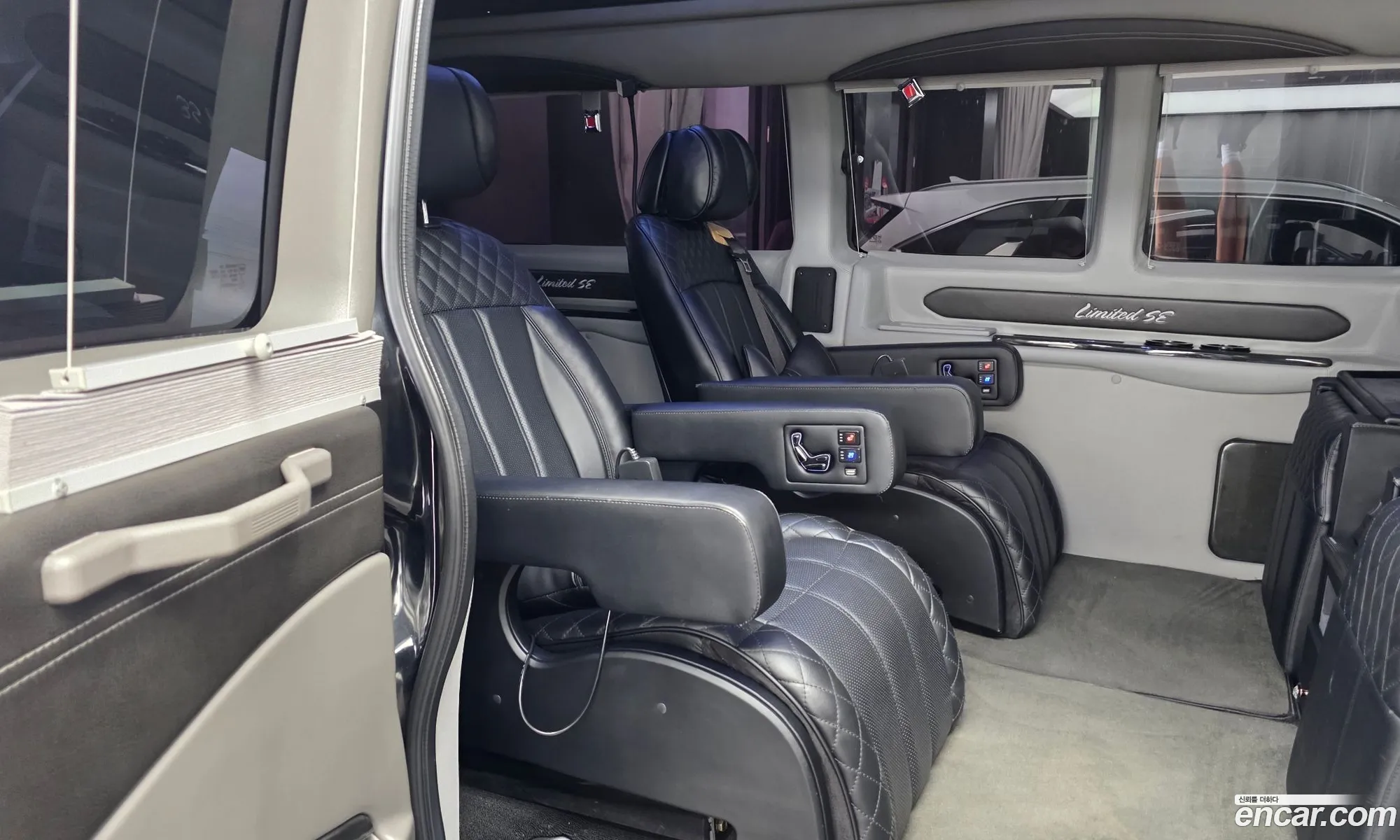 Chevrolet Express Van 2017 1GCWGBFG1H1135287 — 11