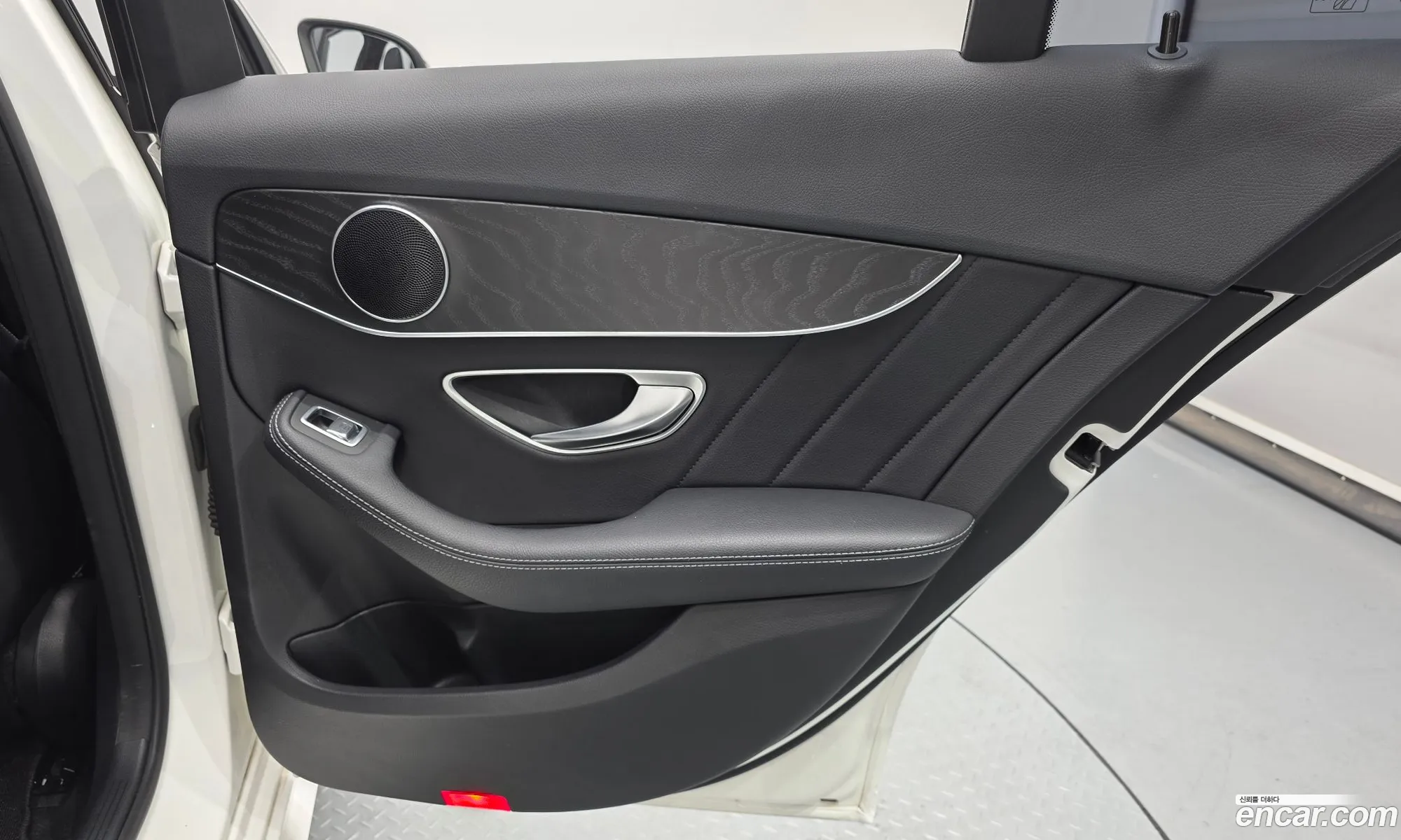 Mercedes-Benz C-Class W205 2016 — 26