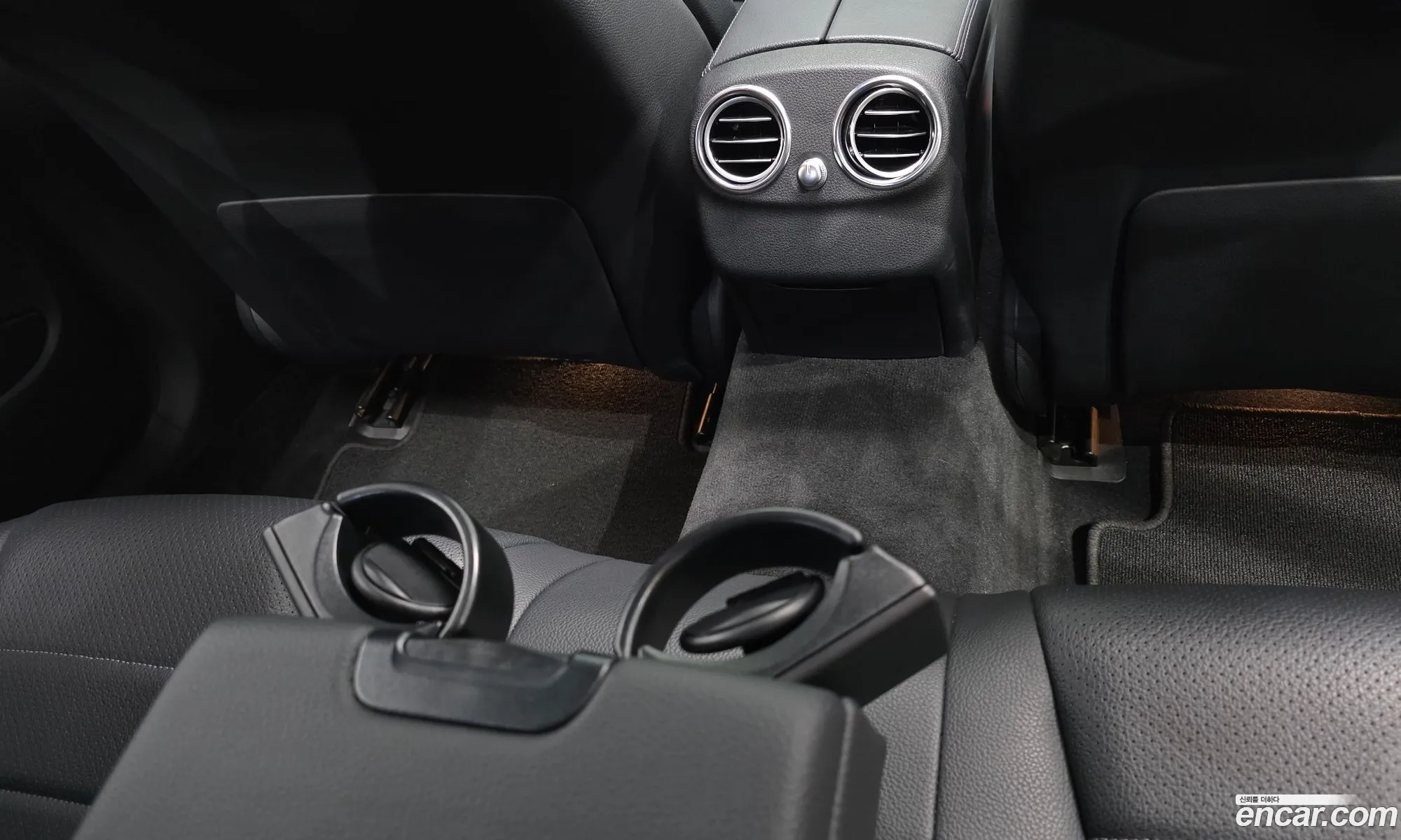 Mercedes-Benz C-Class W205 2016 — 25
