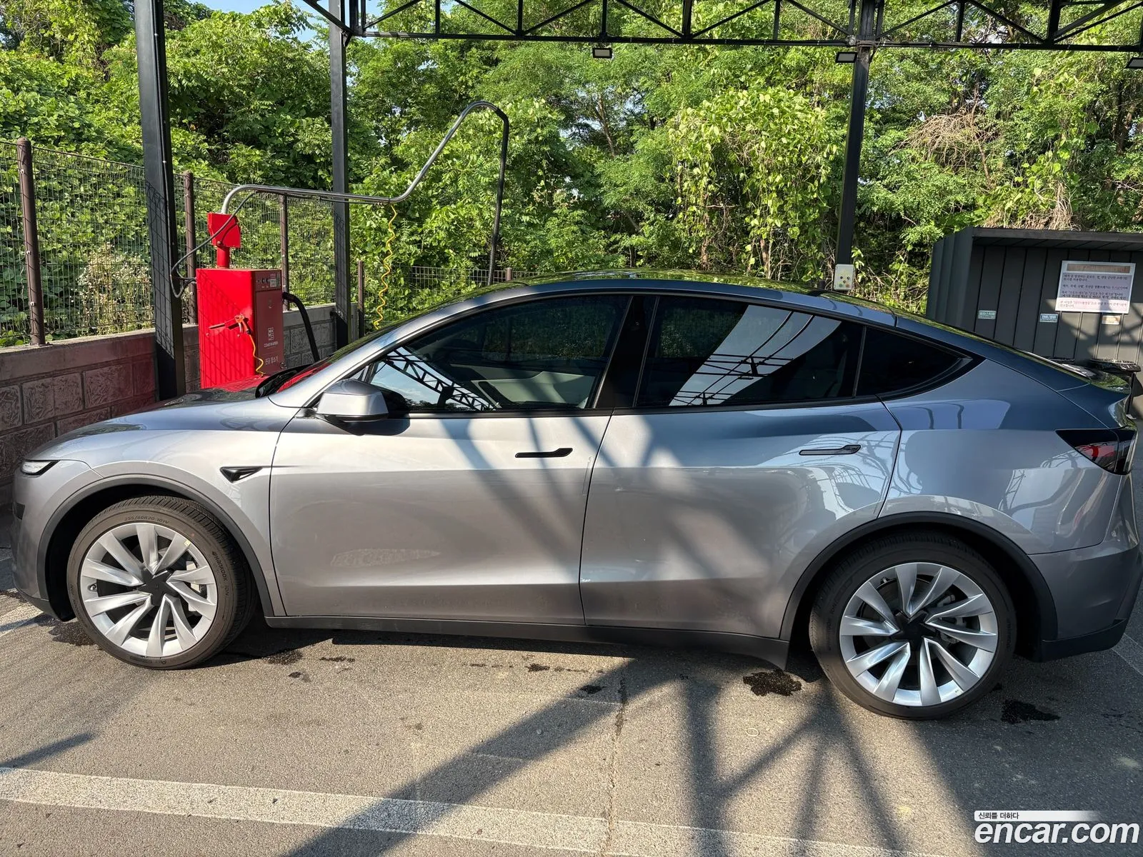 Tesla Model Y 2025 — 7