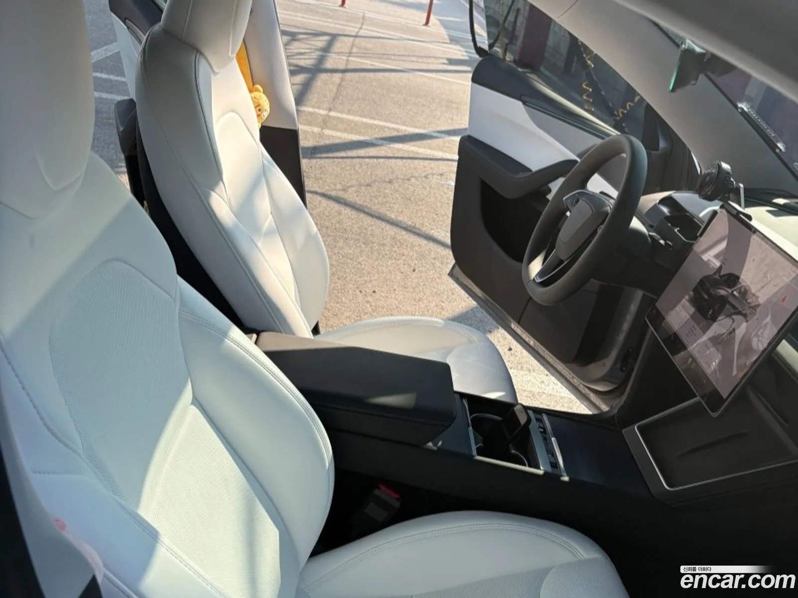 Tesla Model Y 2025 — 4
