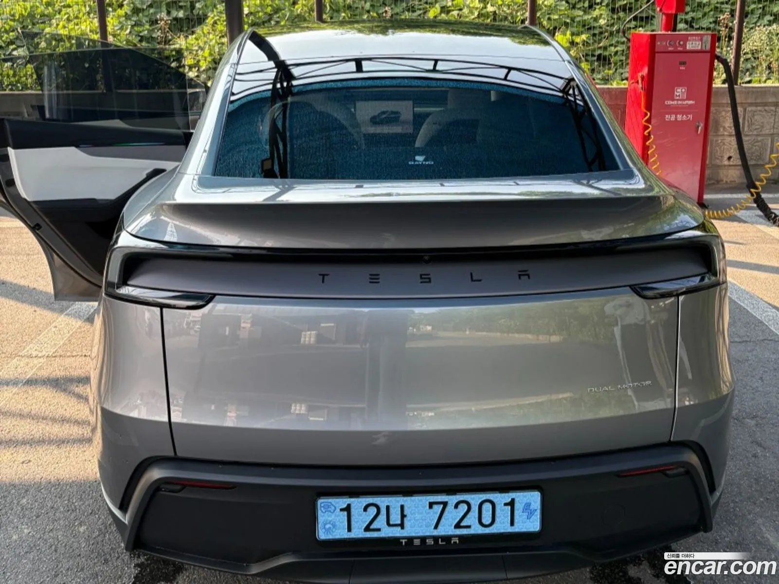 Tesla Model Y 2025 — 3