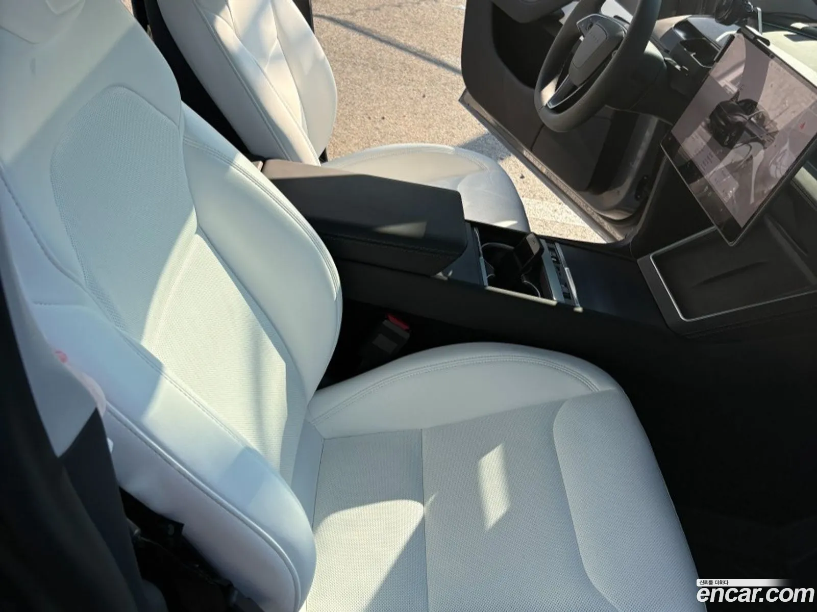 Tesla Model Y 2025 — 5