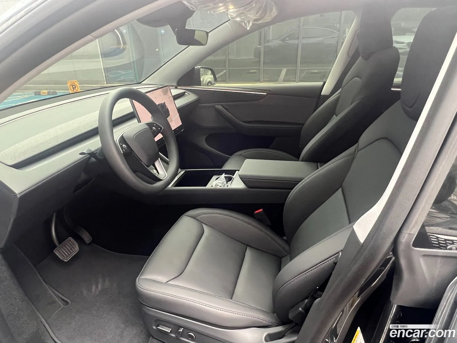 Tesla Model Y 2025 — 10