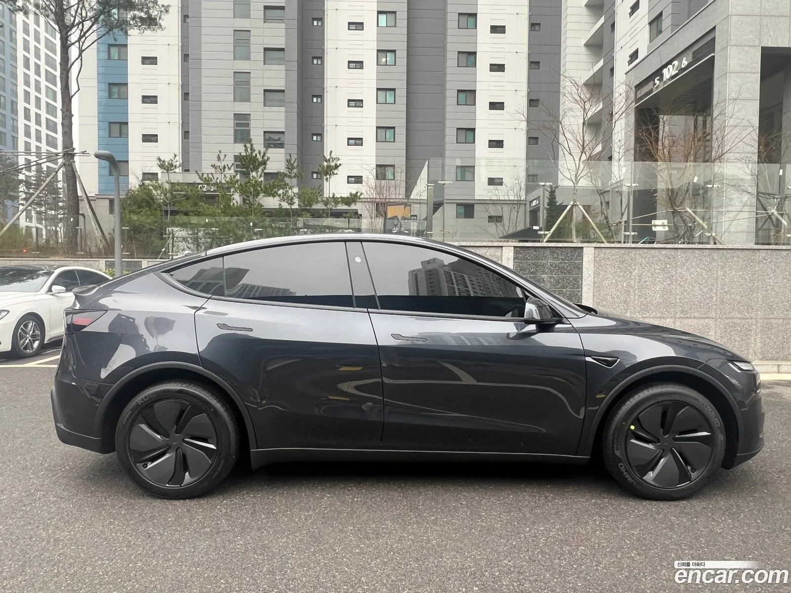 Tesla Model Y 2025 — 12