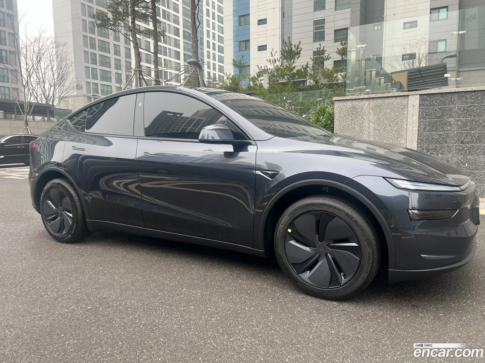 Tesla Model Y 2025 — 16