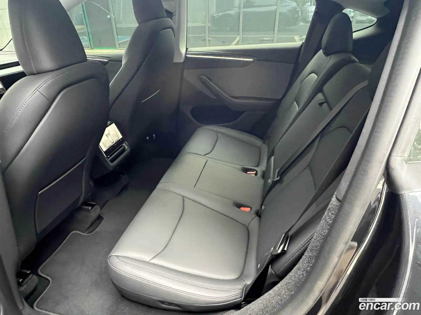 Tesla Model Y 2025 — 7