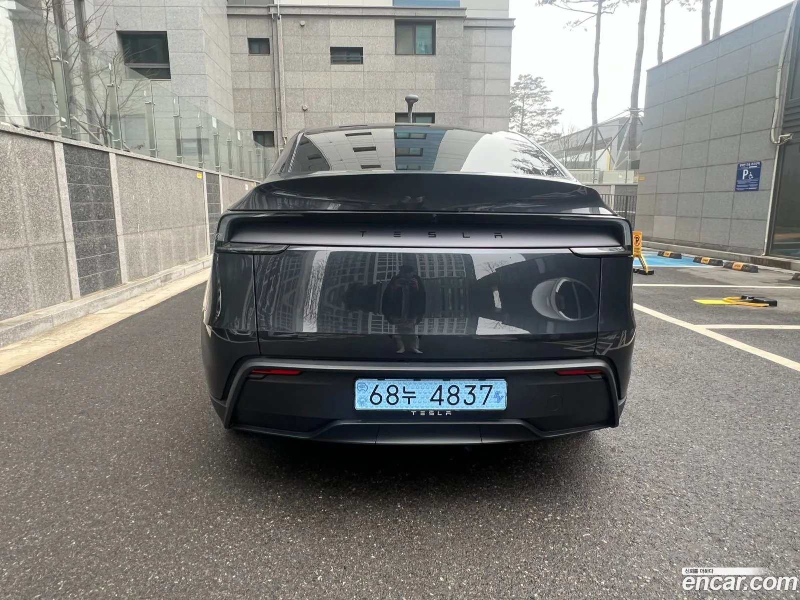 Tesla Model Y 2025 — 11