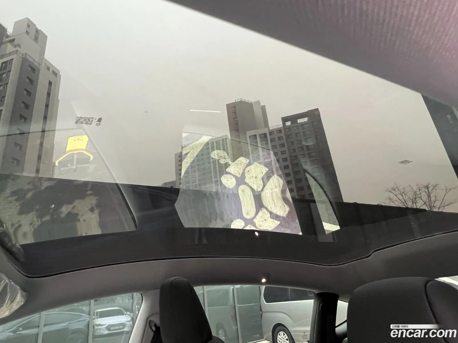 Tesla Model Y 2025 — 2
