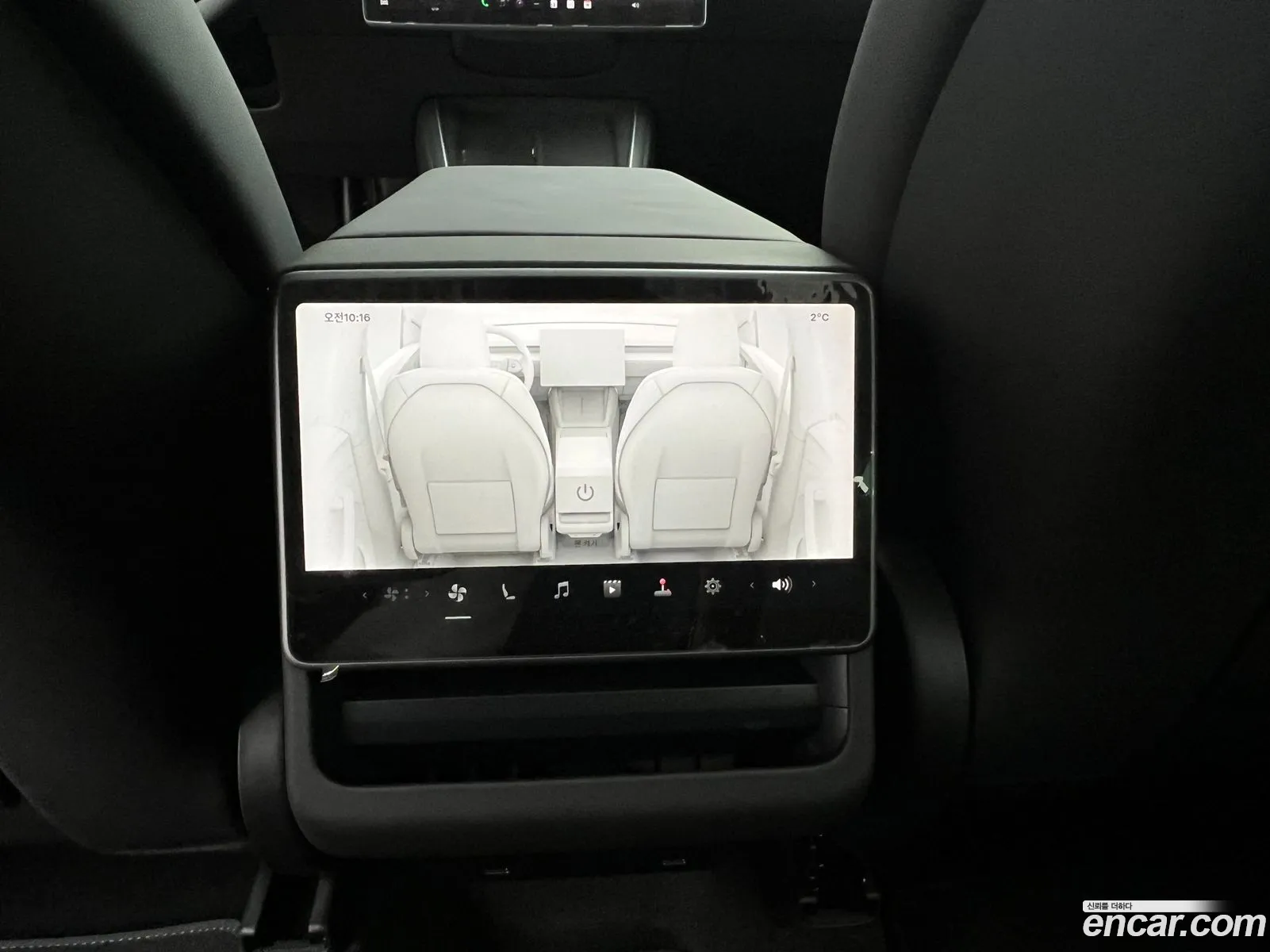 Tesla Model Y 2025 — 4