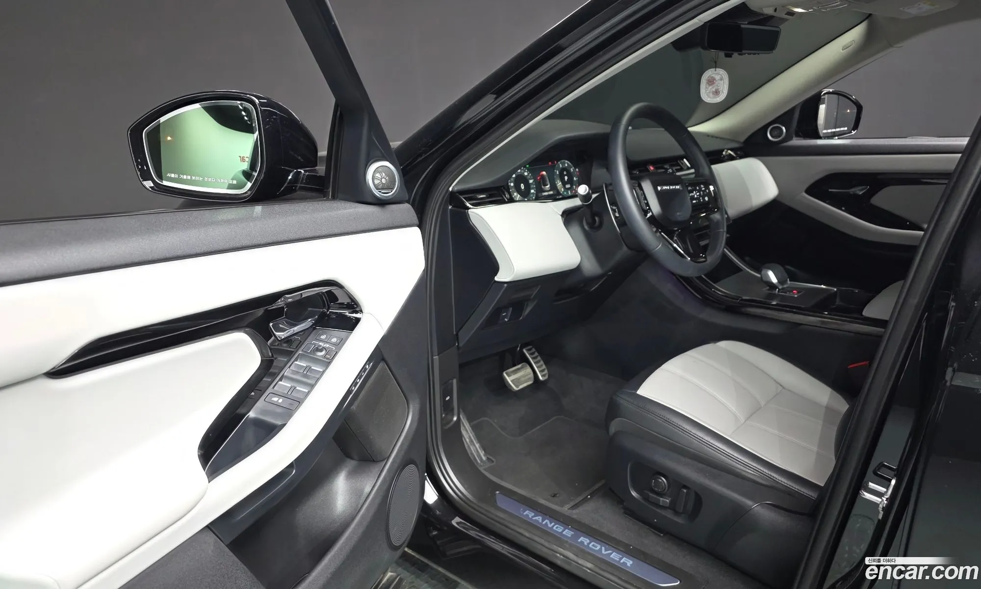 Land Rover Range Rover Evoque 2024 — 32