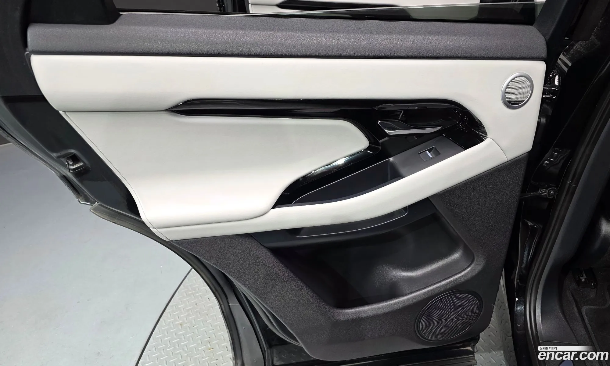 Land Rover Range Rover Evoque 2024 — 12