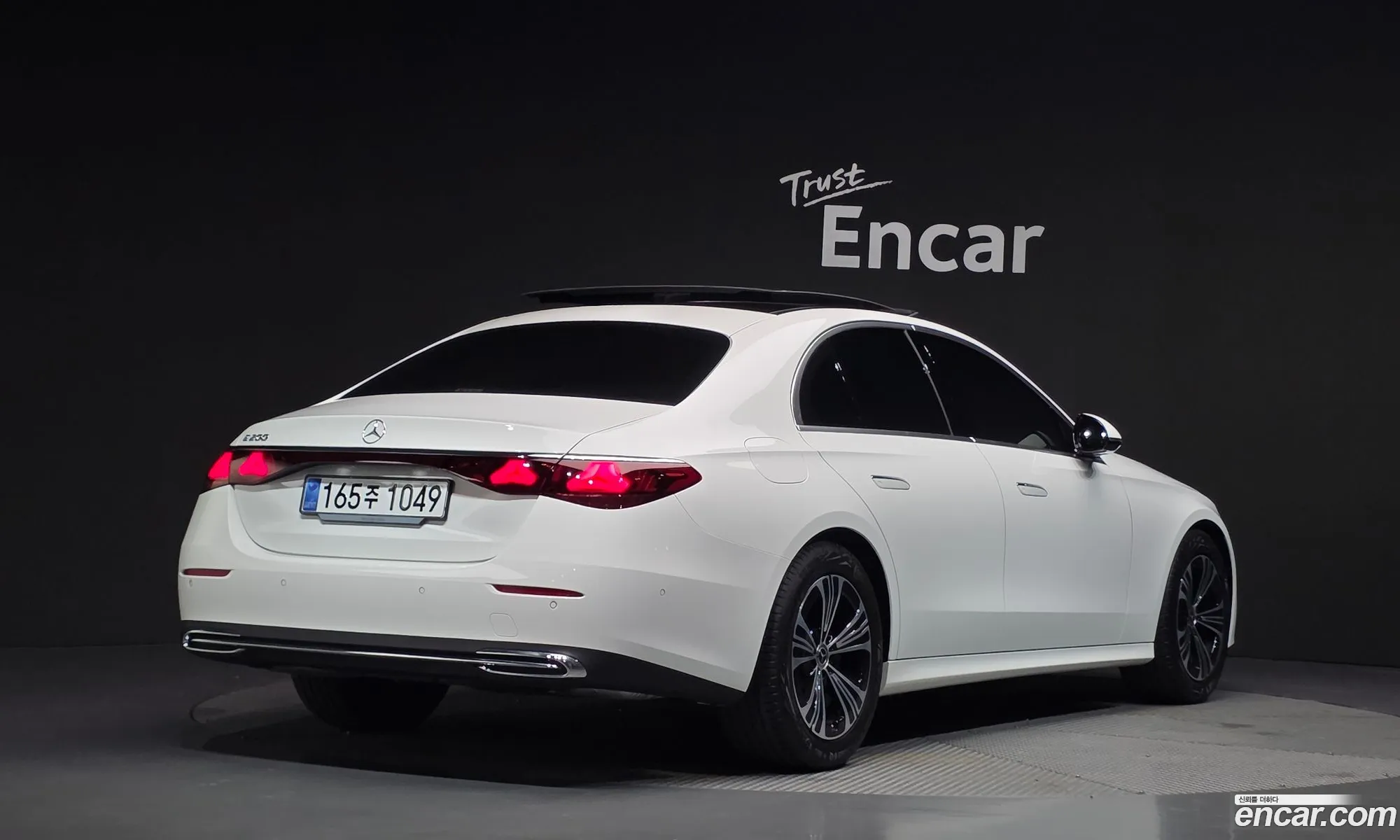 Mercedes-Benz E-Class W214 2025 — 32