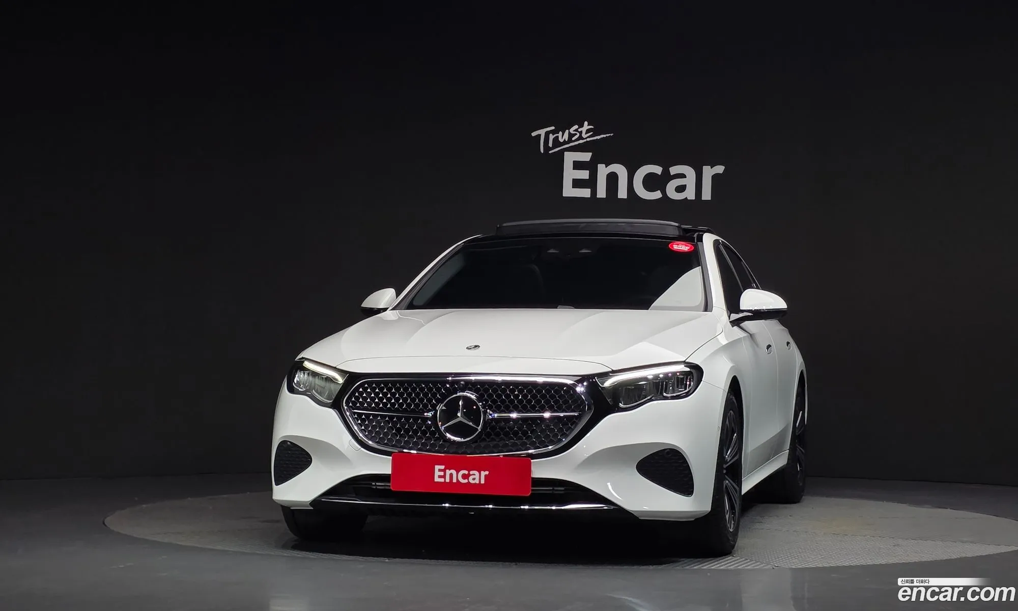 Mercedes-Benz E-Class W214 2025 — 33