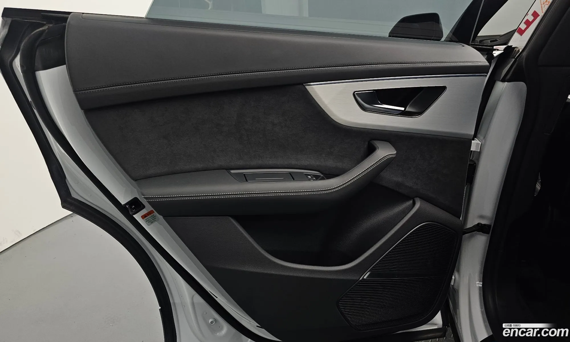 Audi Q8 2025 — 25