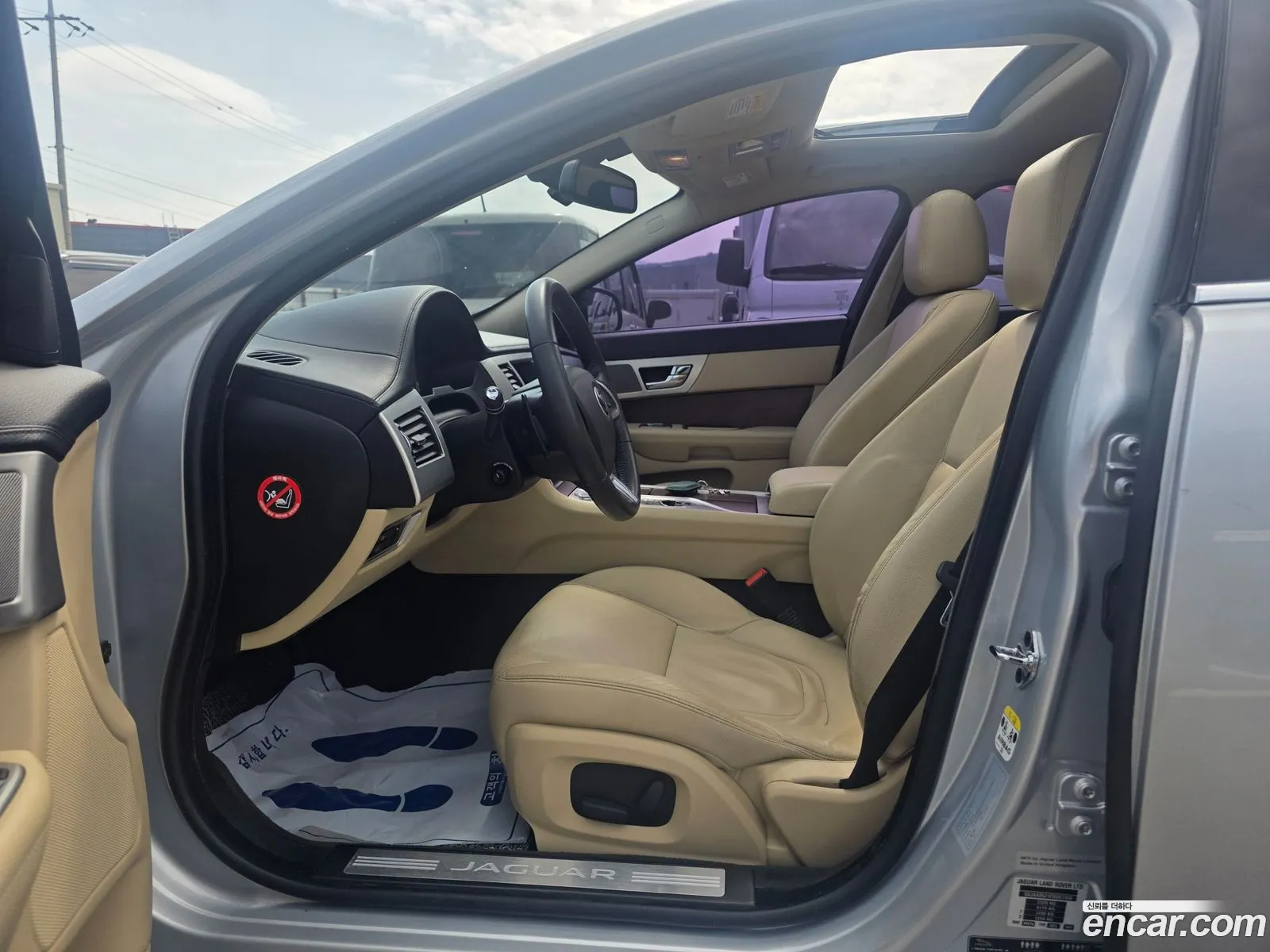 Jaguar XF 2015 — 19