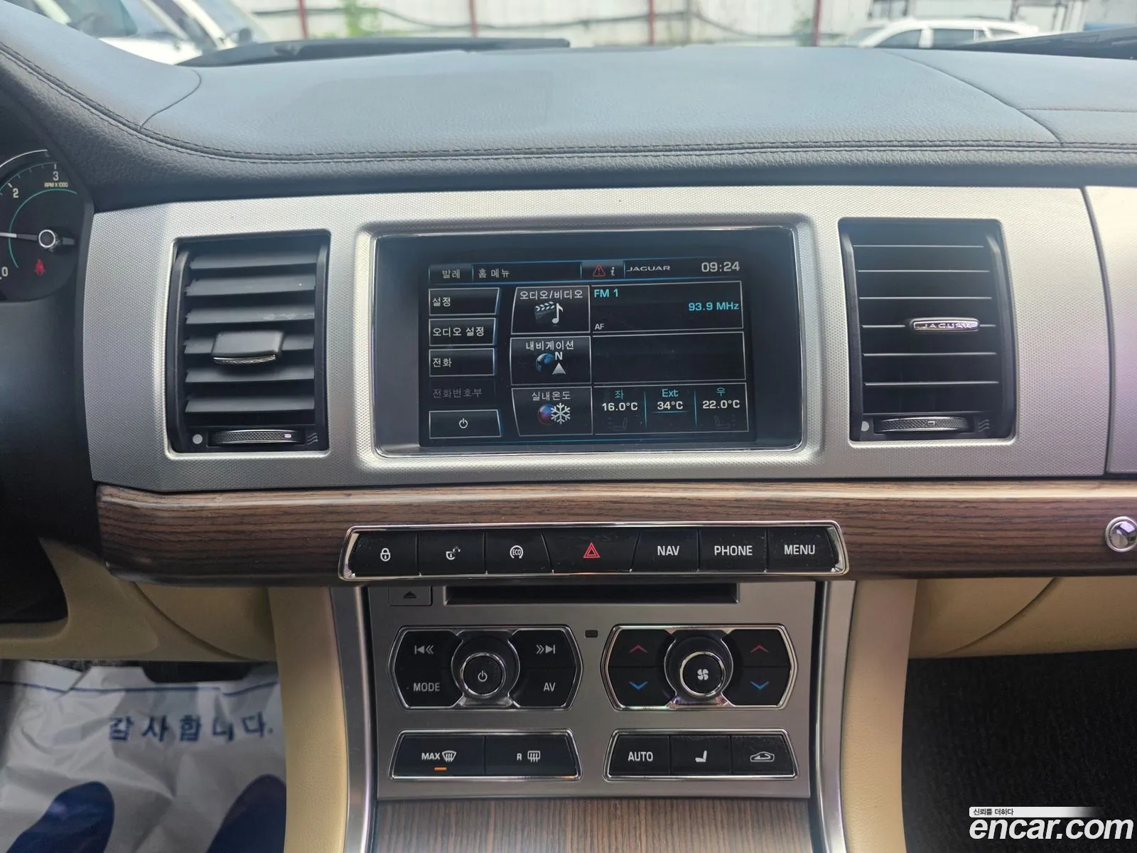 Jaguar XF 2015 — 17